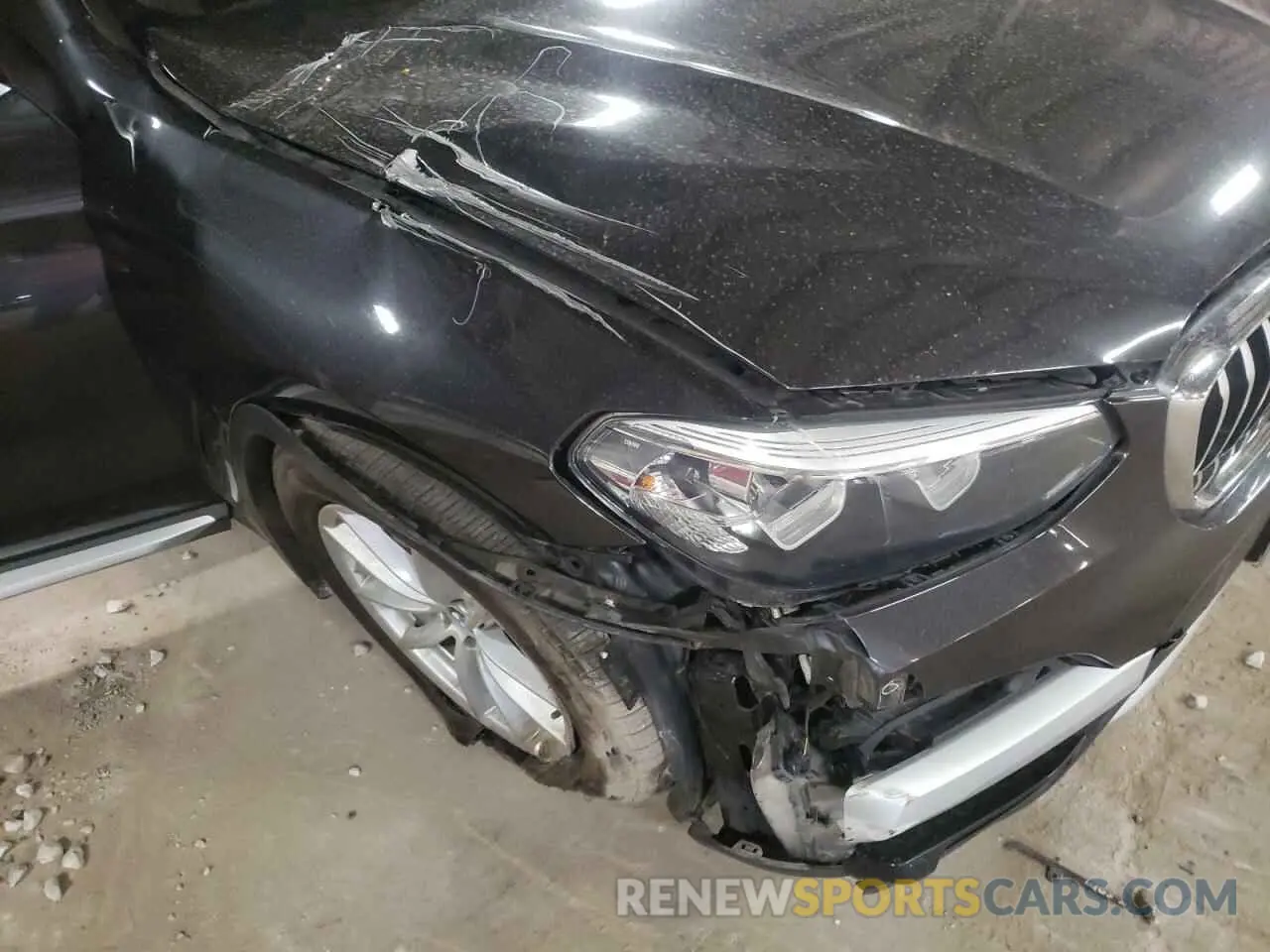 9 Photograph of a damaged car 5UXTR9C57KLD98020 BMW X3 2019