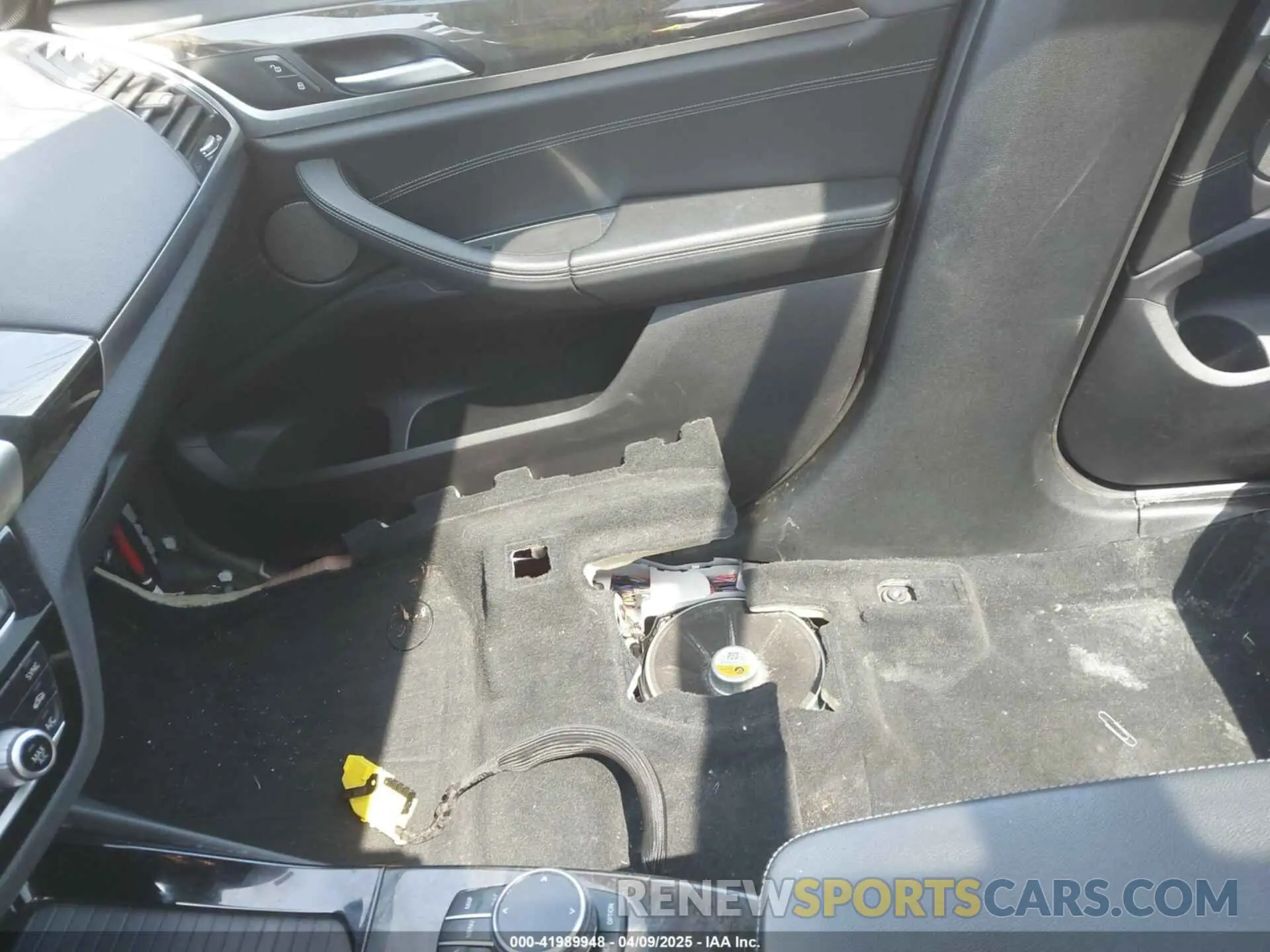 14 Photograph of a damaged car 5UXTR9C57KLP87558 BMW X3 2019