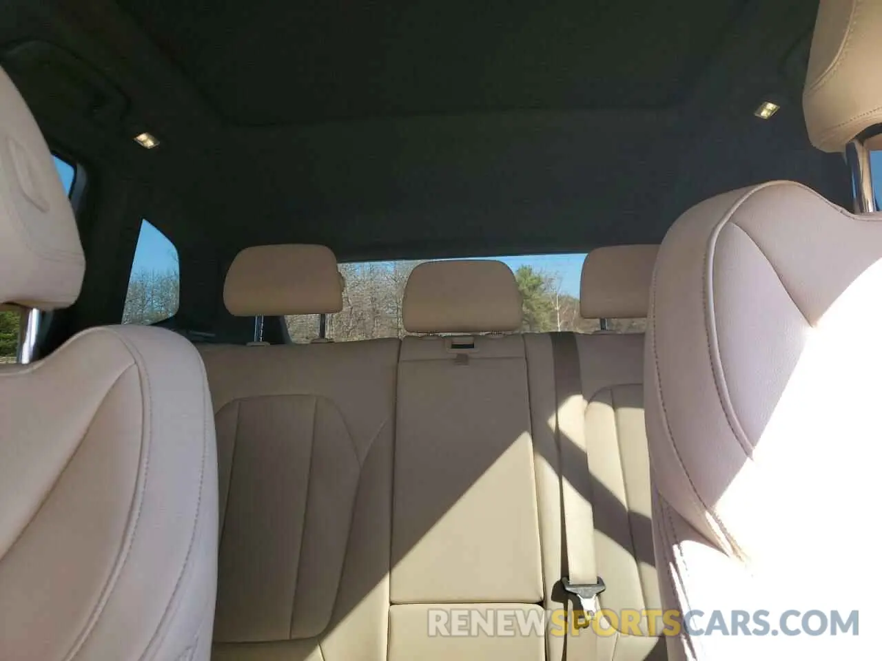 10 Photograph of a damaged car 5UXTR9C58KLP77864 BMW X3 2019