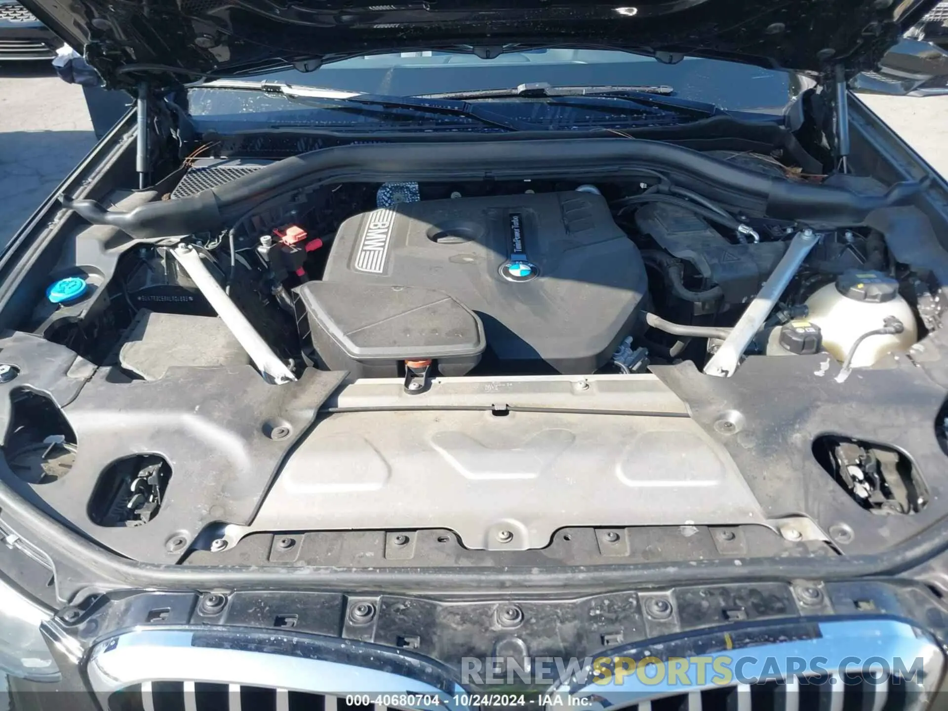 10 Photograph of a damaged car 5UXTR9C58KLR04693 BMW X3 2019
