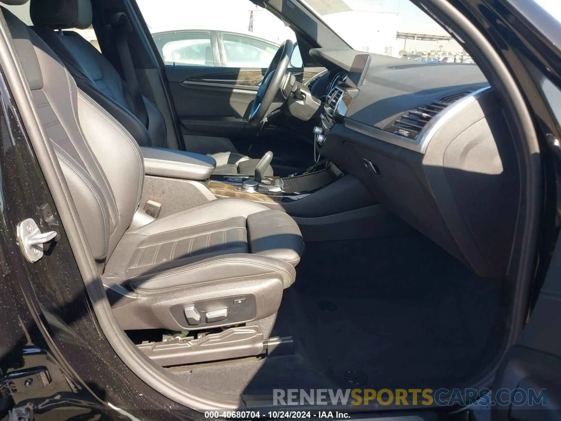 5 Photograph of a damaged car 5UXTR9C58KLR04693 BMW X3 2019