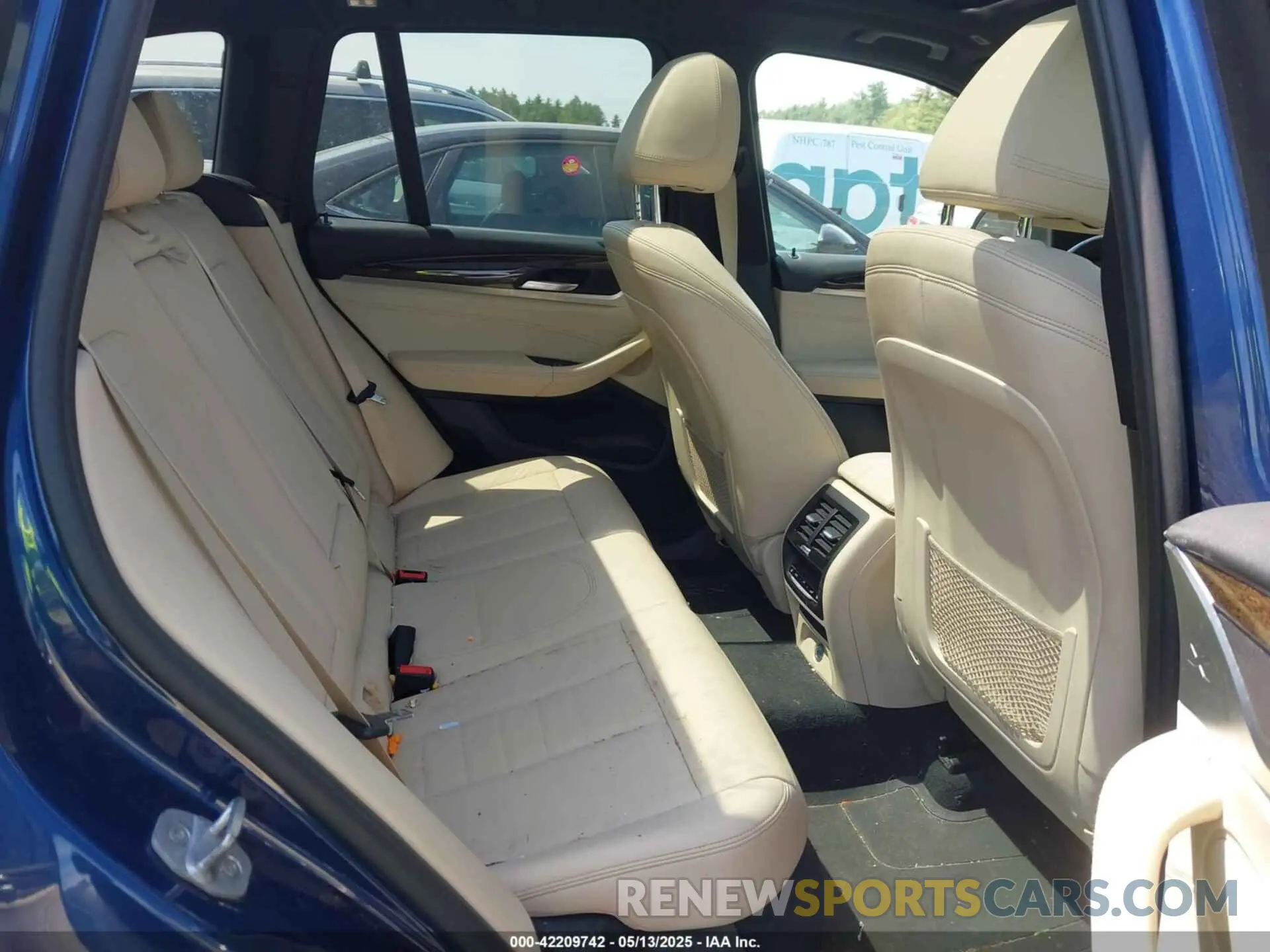 8 Photograph of a damaged car 5UXTR9C59KLD93739 BMW X3 2019