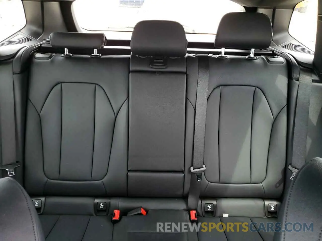 10 Photograph of a damaged car 5UXTR9C59KLE11530 BMW X3 2019