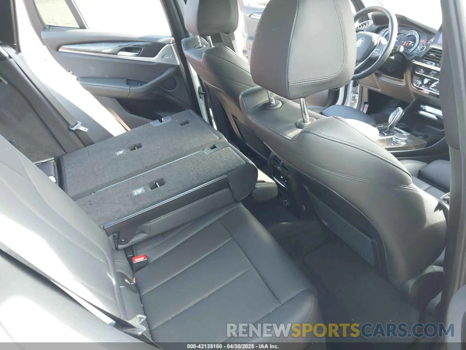 8 Фотография поврежденного автомобиля 5UXTR9C59KLR10759 BMW X3 2019