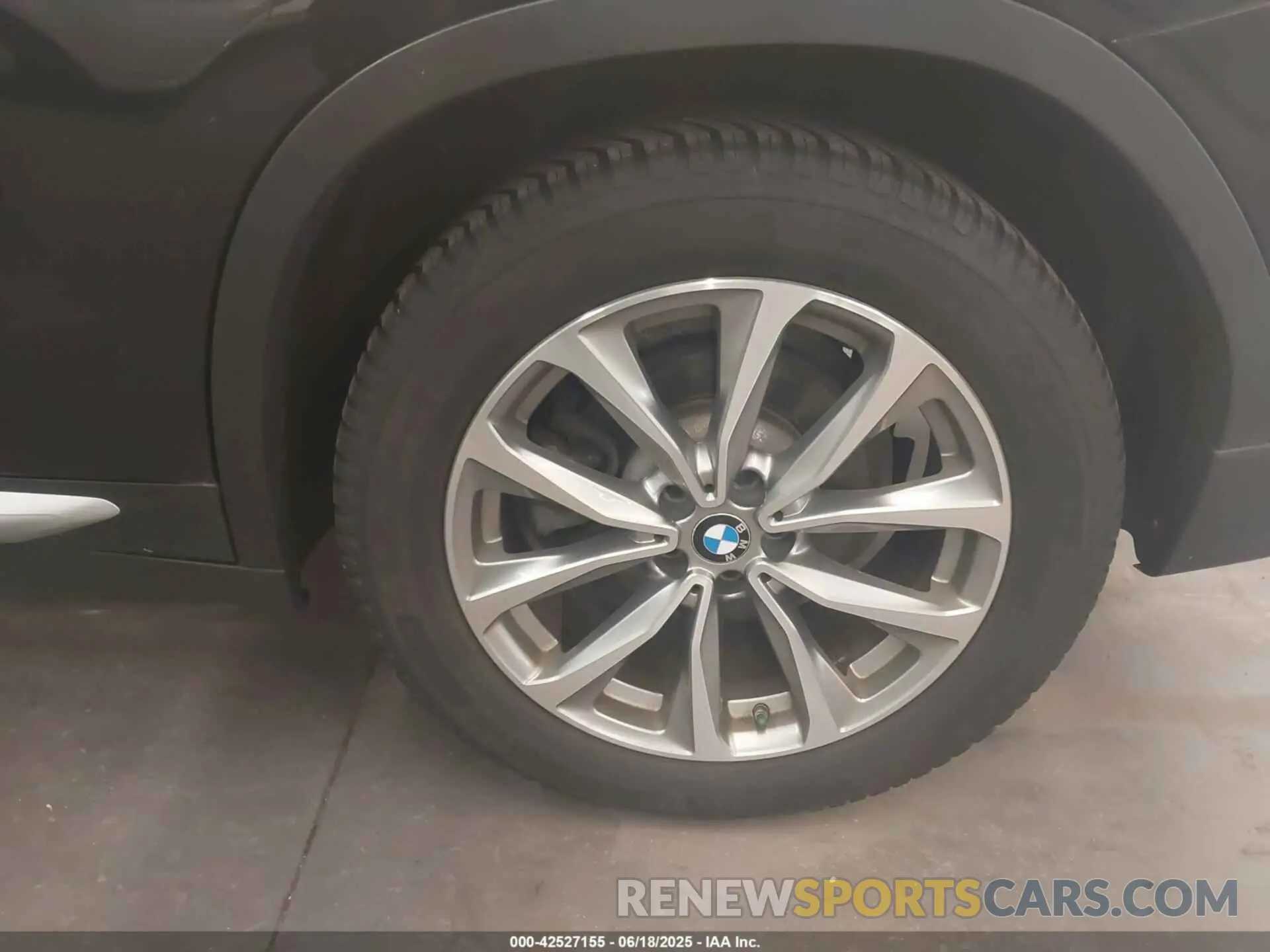 12 Фотография поврежденного автомобиля 5UXTR9C5XKLD94480 BMW X3 2019