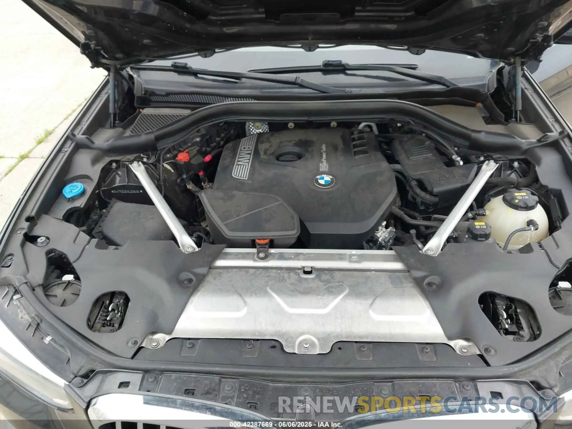 10 Photograph of a damaged car 5UXTR9C5XKLD98464 BMW X3 2019
