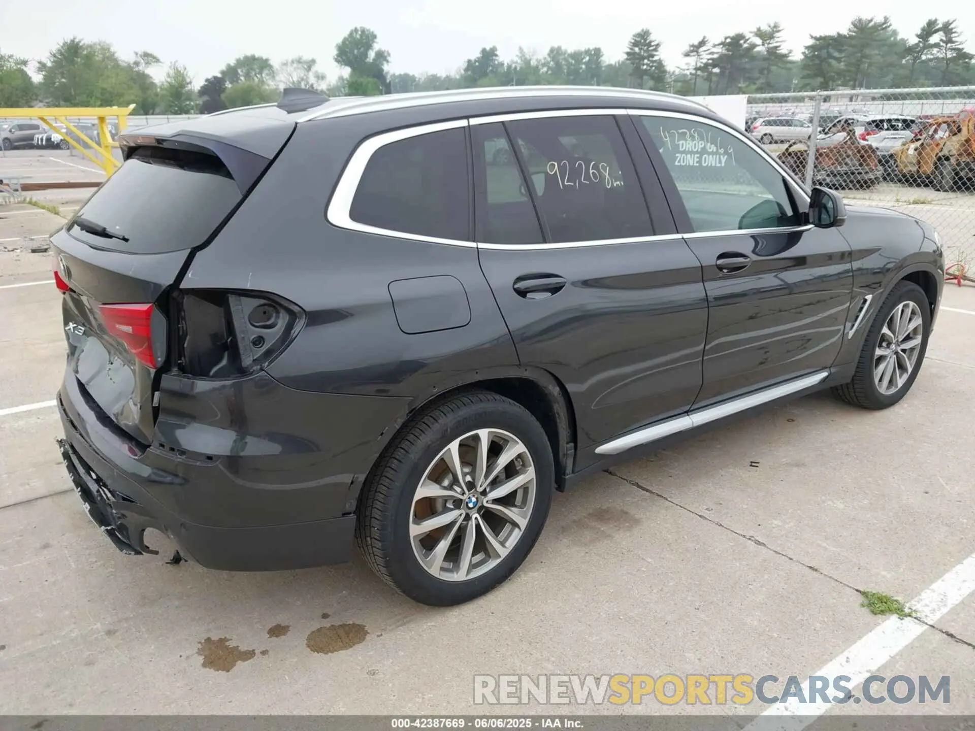 4 Photograph of a damaged car 5UXTR9C5XKLD98464 BMW X3 2019