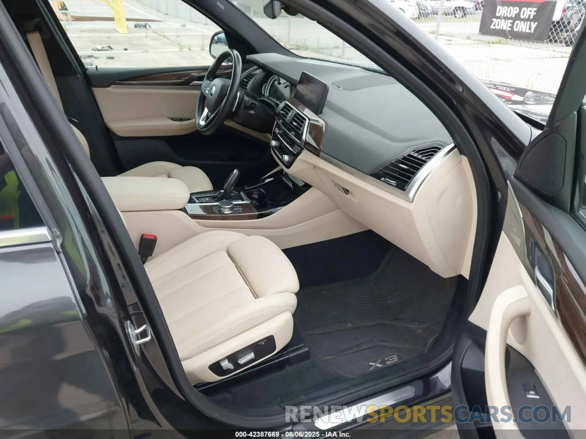 5 Photograph of a damaged car 5UXTR9C5XKLD98464 BMW X3 2019