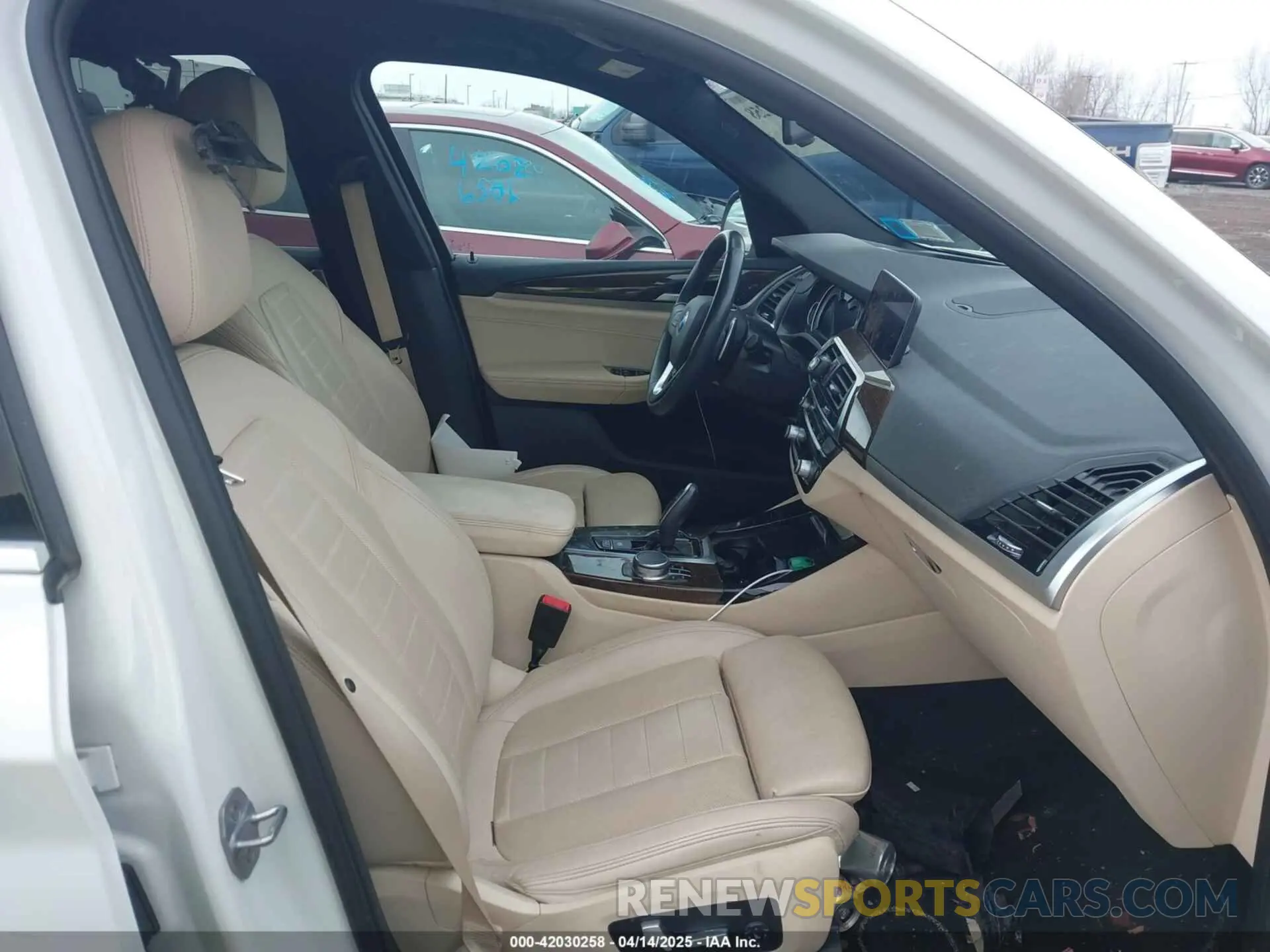 5 Photograph of a damaged car 5UXTR9C5XKLE17238 BMW X3 2019