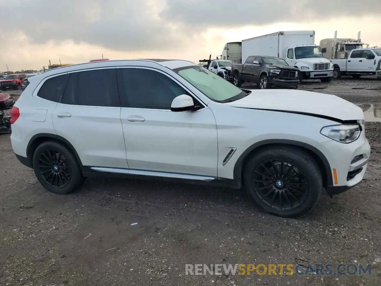 4 Photograph of a damaged car 5UXTY3C00L9C64579 BMW X3 2020