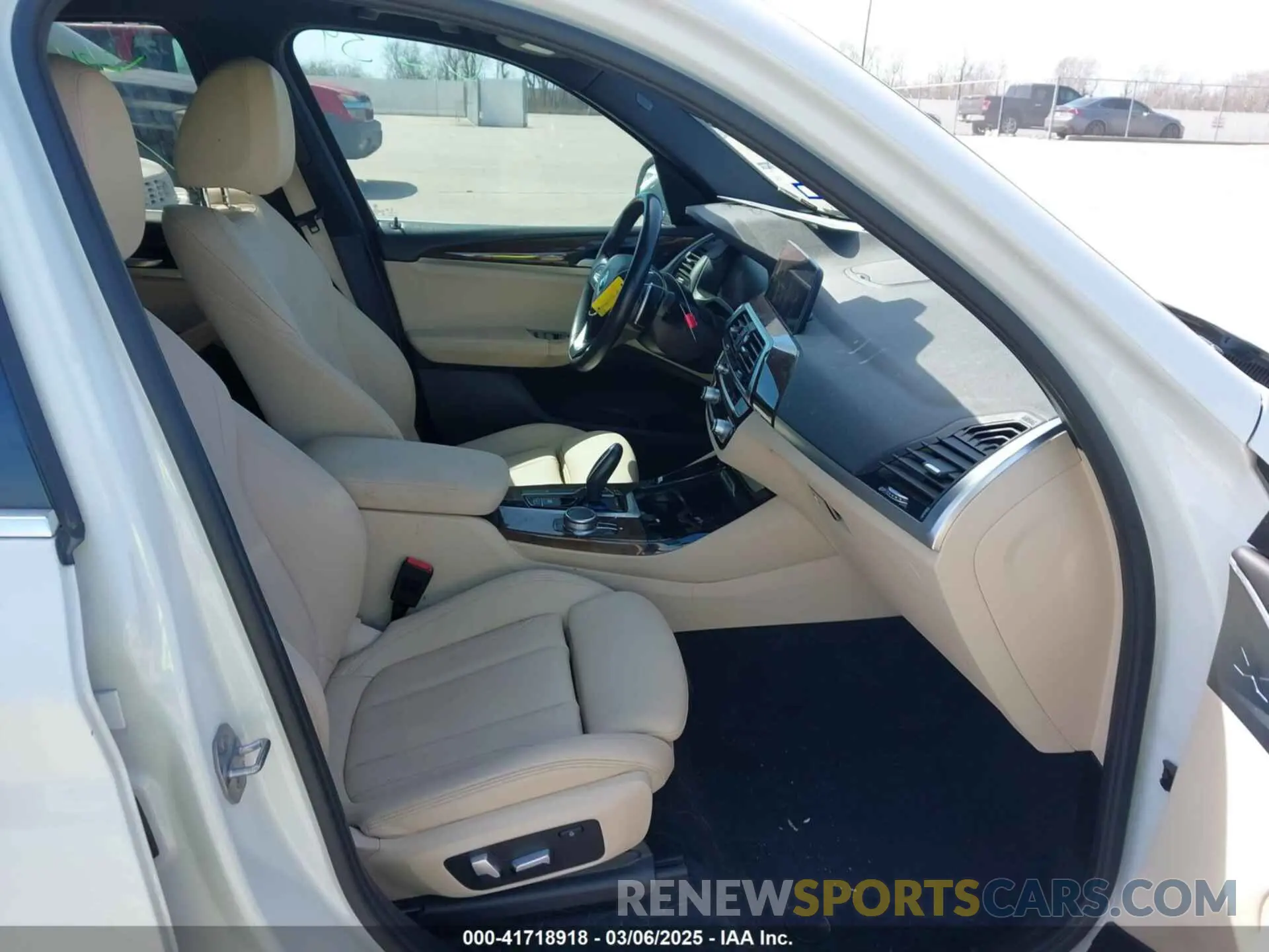 5 Photograph of a damaged car 5UXTY3C00LLU71540 BMW X3 2020