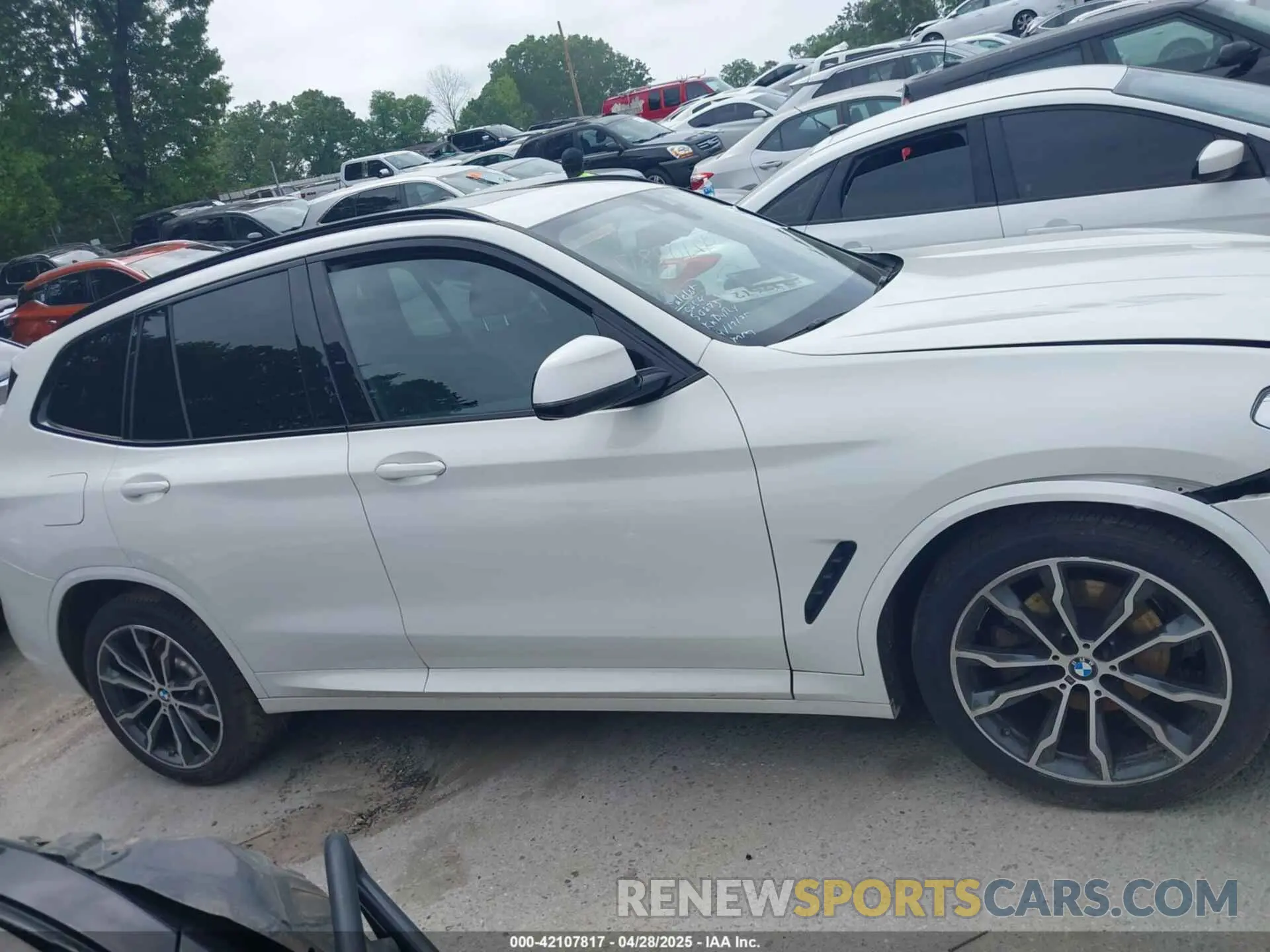 12 Фотография поврежденного автомобиля 5UXTY3C01L9C44244 BMW X3 2020