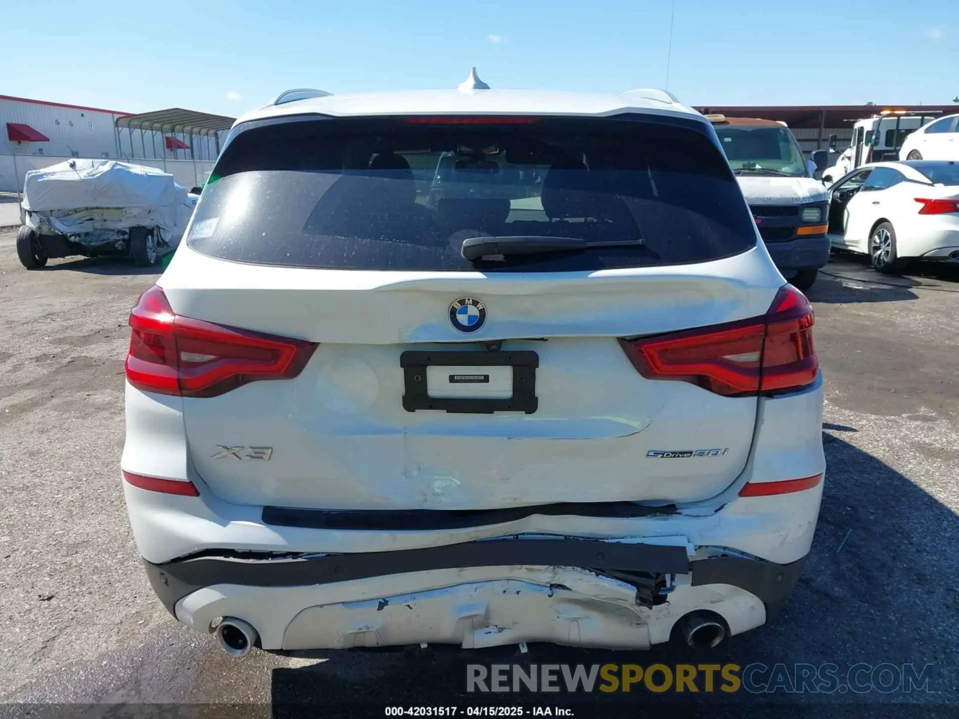 16 Photograph of a damaged car 5UXTY3C01L9D37085 BMW X3 2020