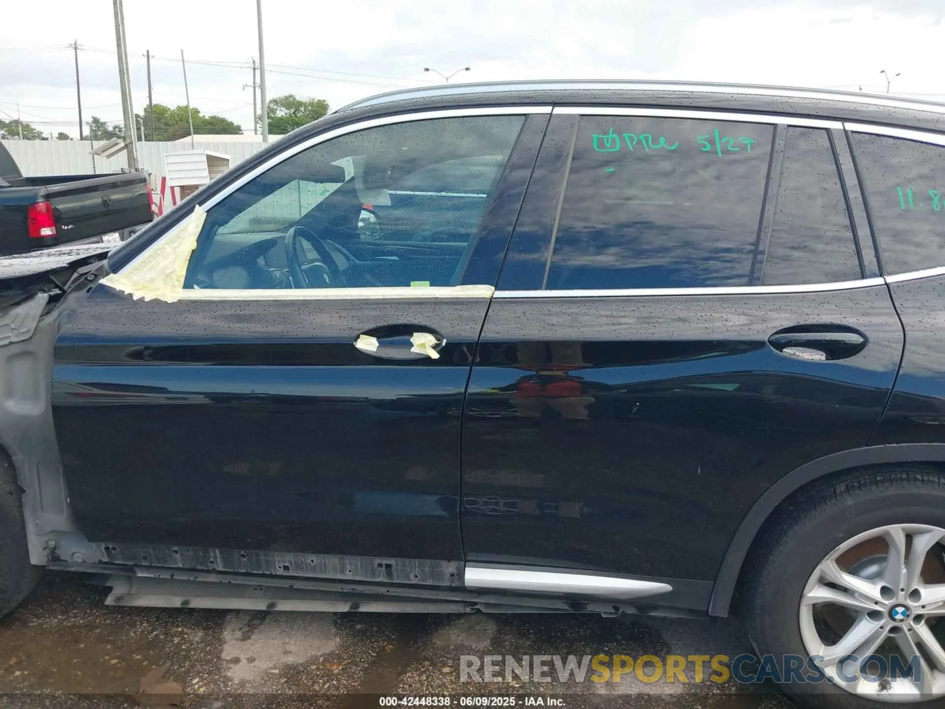 15 Photograph of a damaged car 5UXTY3C02LLE55407 BMW X3 2020