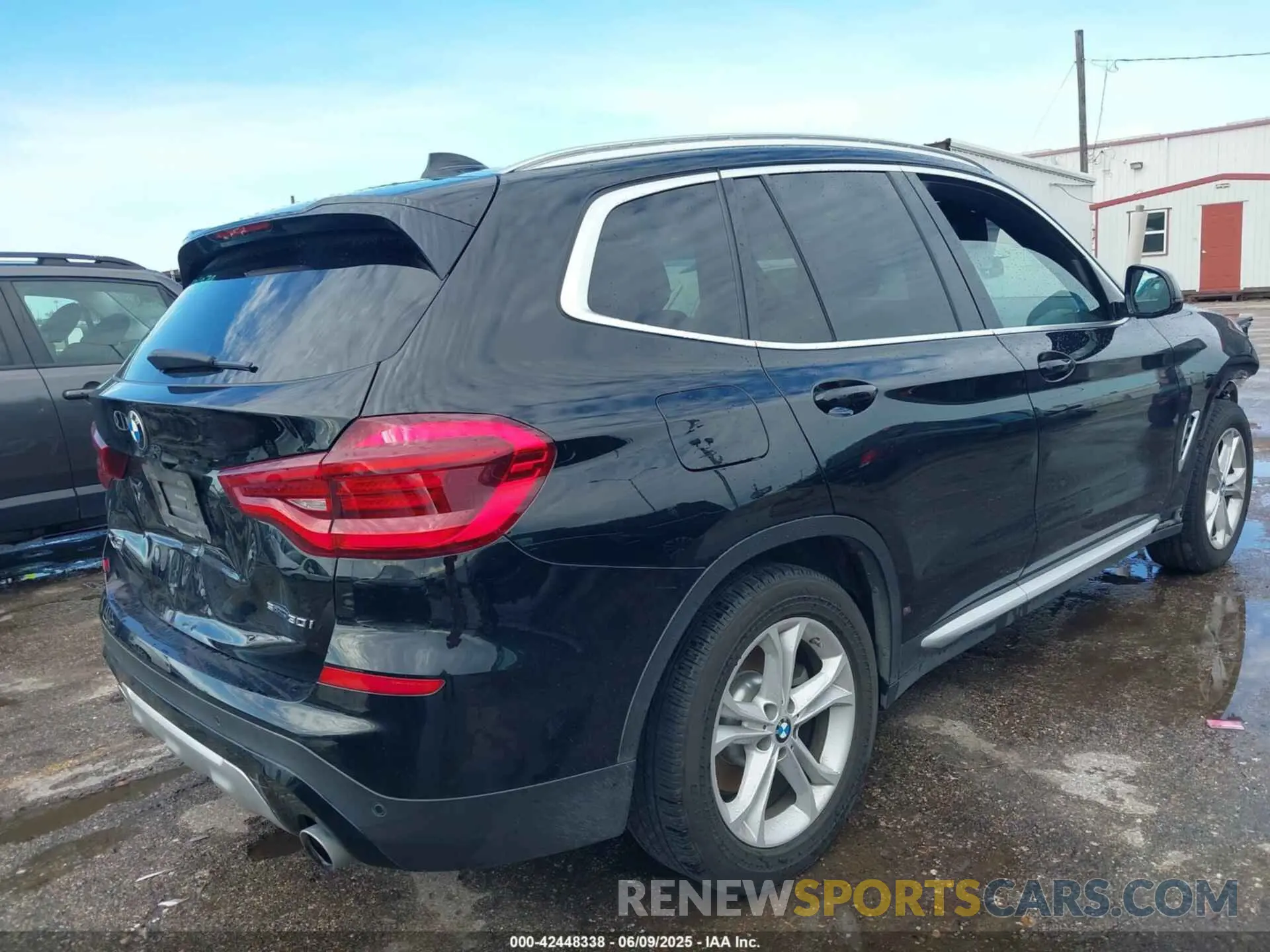 4 Photograph of a damaged car 5UXTY3C02LLE55407 BMW X3 2020