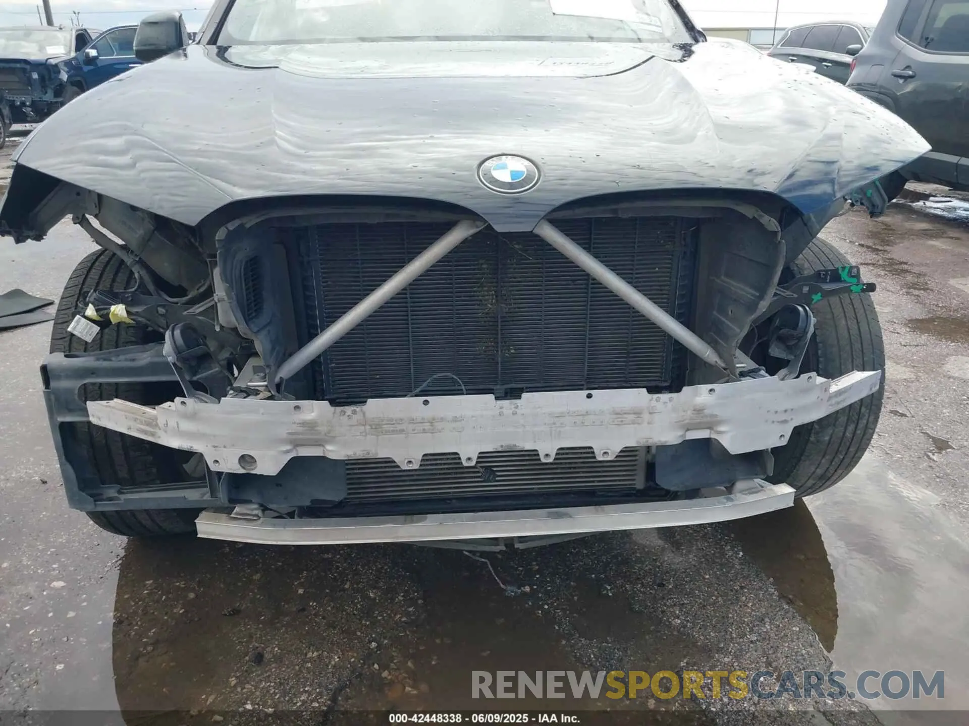 6 Photograph of a damaged car 5UXTY3C02LLE55407 BMW X3 2020