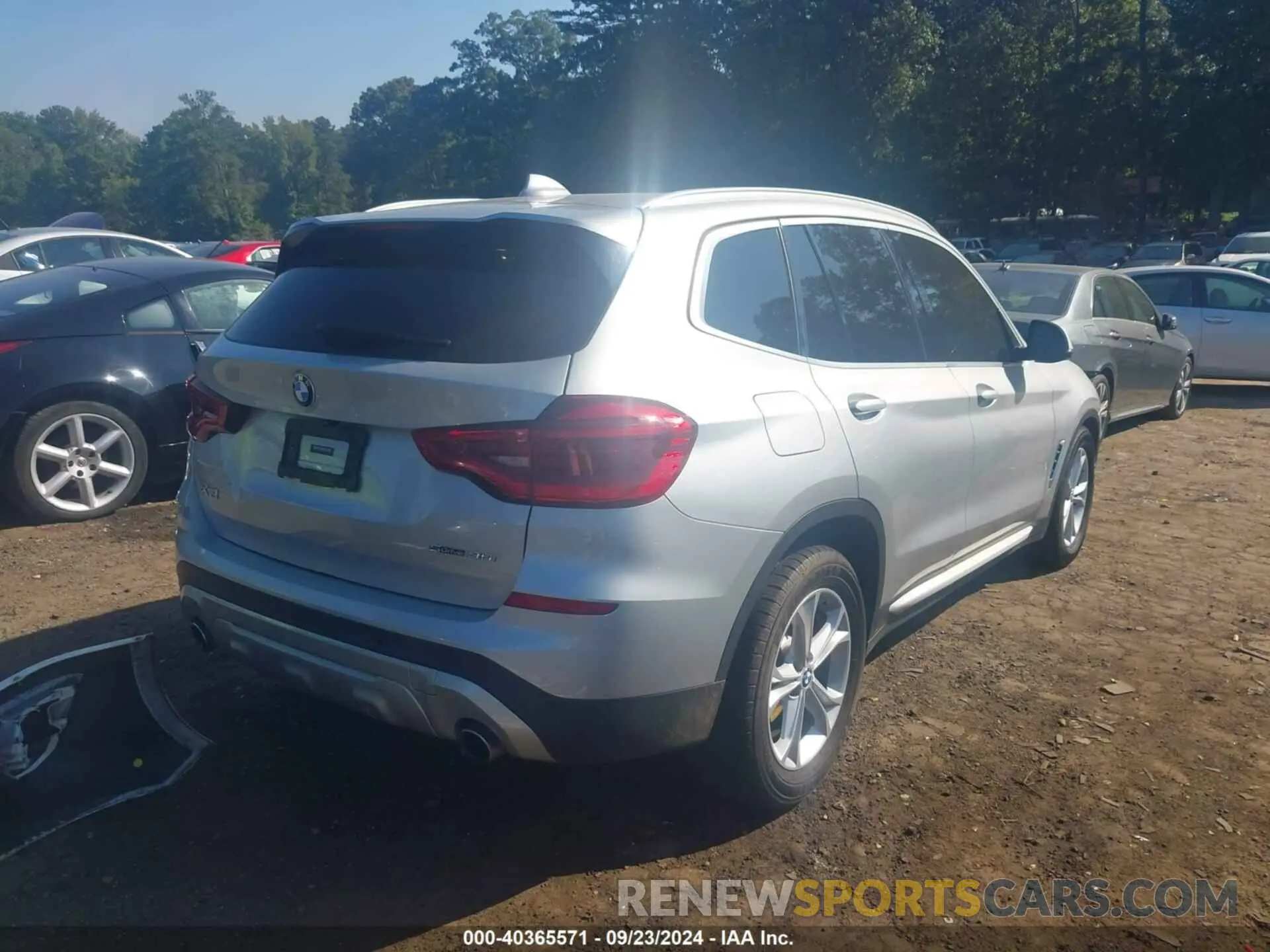 4 Photograph of a damaged car 5UXTY3C03LLU71130 BMW X3 2020