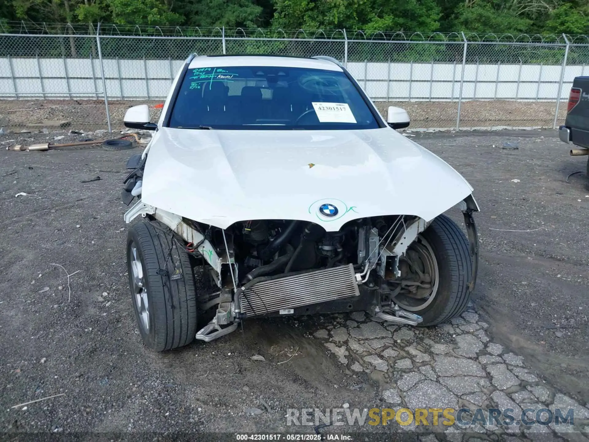 13 Photograph of a damaged car 5UXTY3C05LLU70867 BMW X3 2020