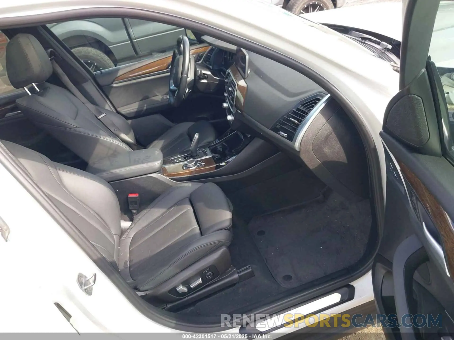 5 Photograph of a damaged car 5UXTY3C05LLU70867 BMW X3 2020