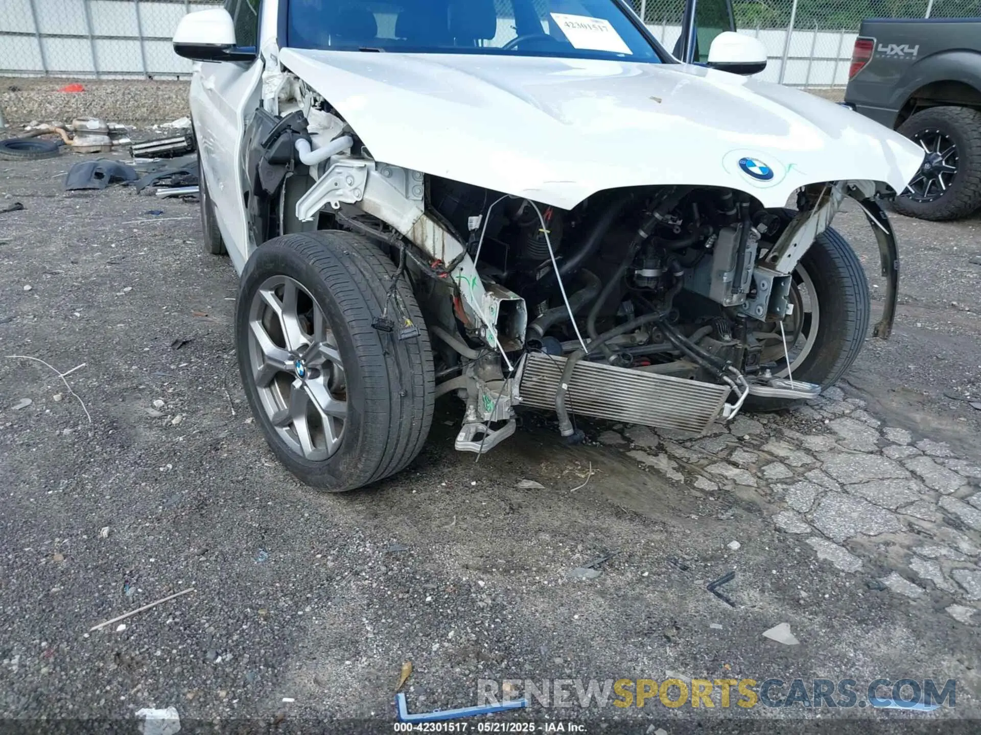 6 Photograph of a damaged car 5UXTY3C05LLU70867 BMW X3 2020