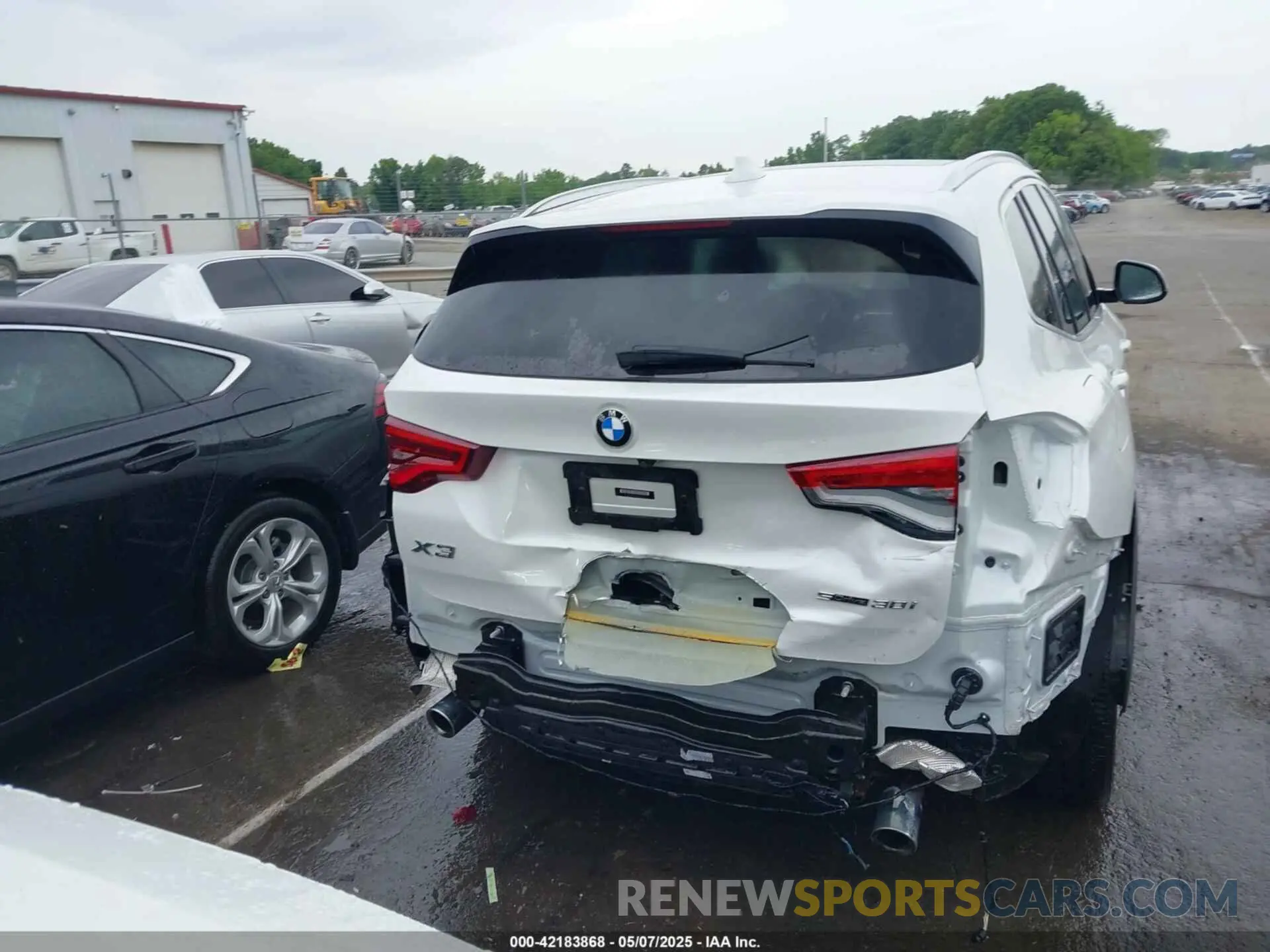 16 Photograph of a damaged car 5UXTY3C07L9B58551 BMW X3 2020