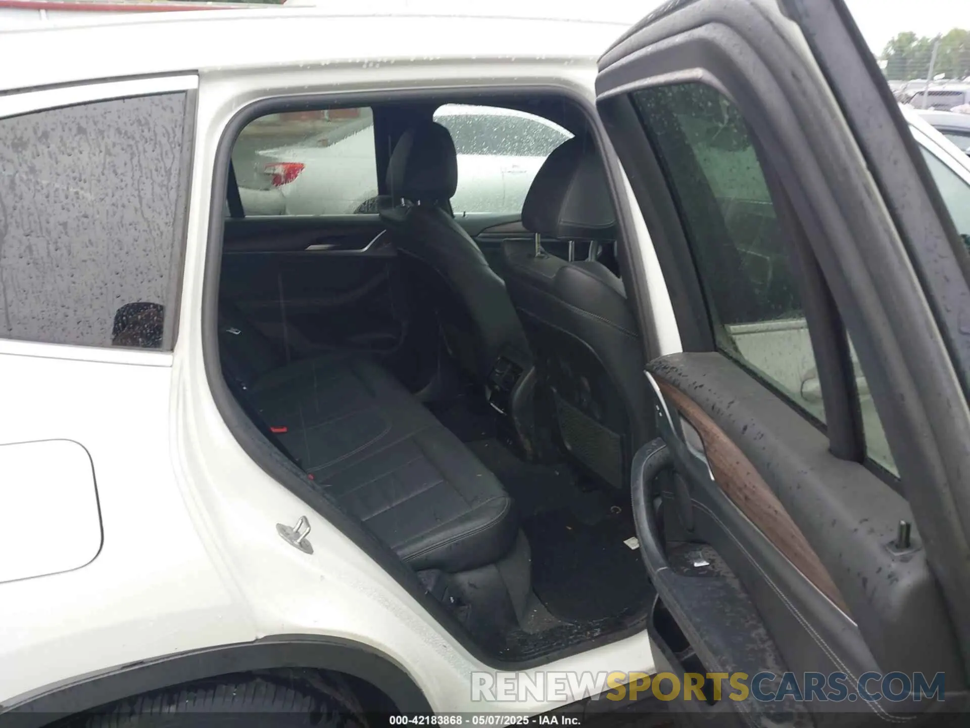 8 Photograph of a damaged car 5UXTY3C07L9B58551 BMW X3 2020