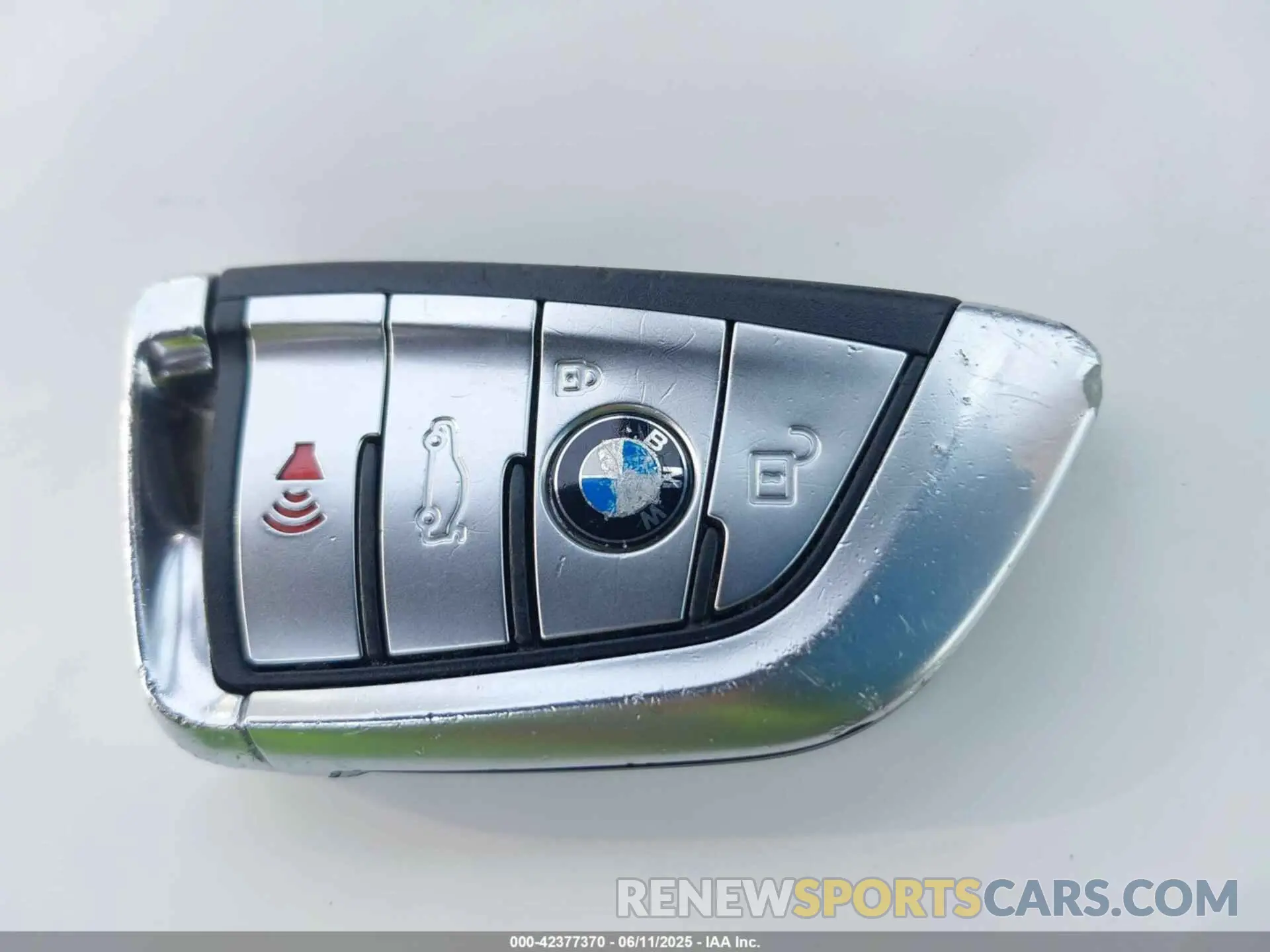 11 Photograph of a damaged car 5UXTY3C08LLE55346 BMW X3 2020