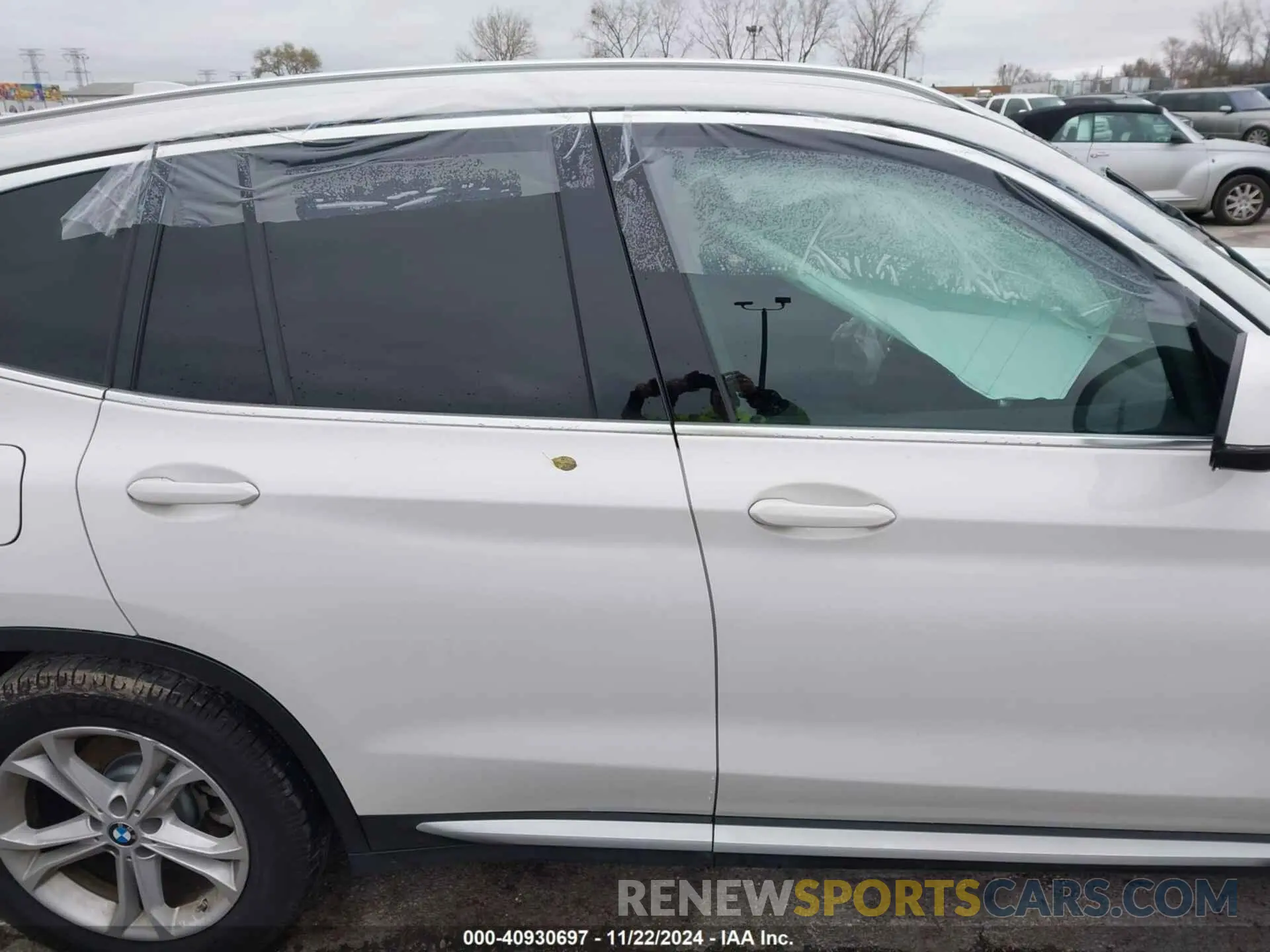 18 Photograph of a damaged car 5UXTY3C09L9B95231 BMW X3 2020