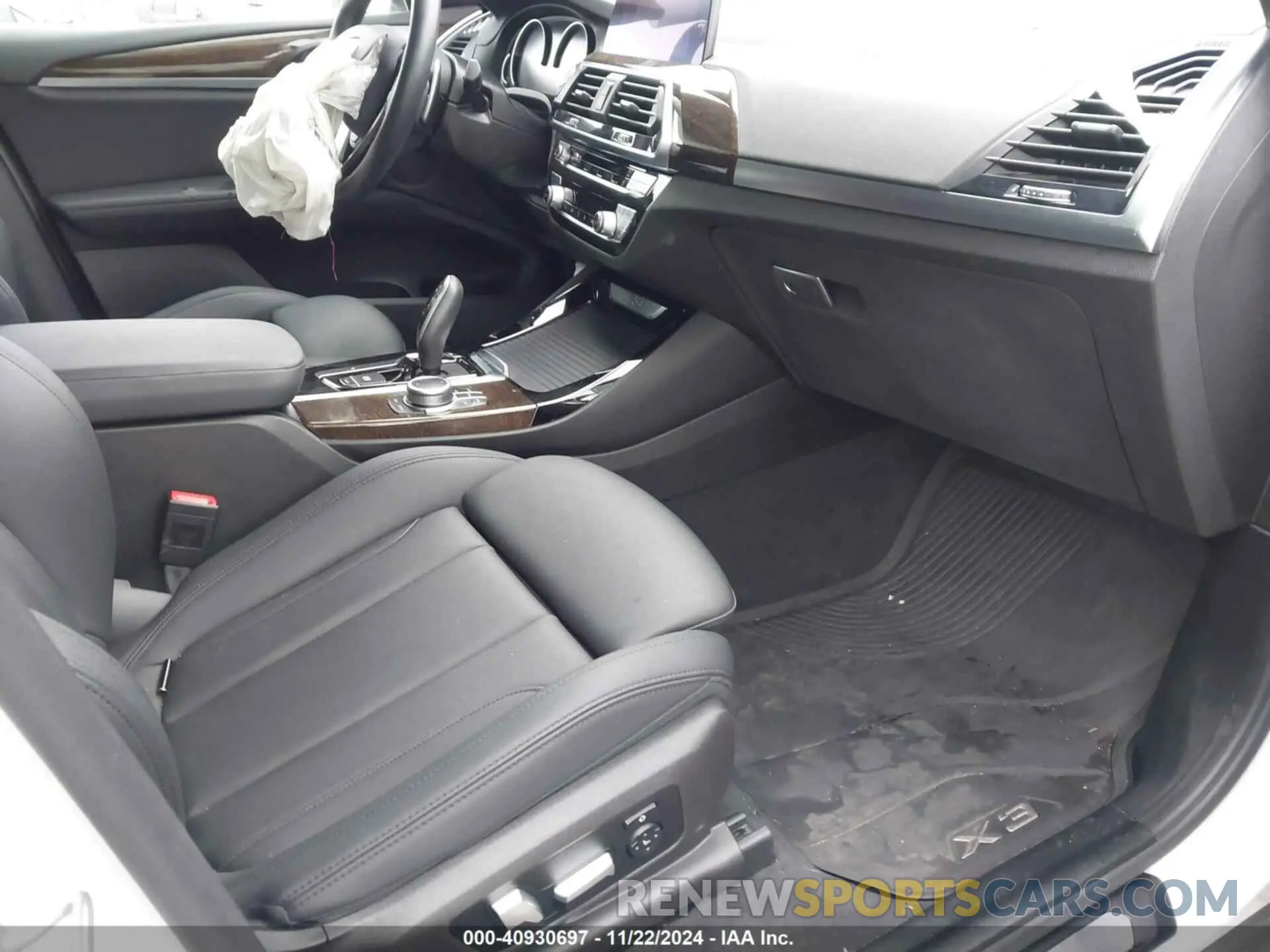 5 Photograph of a damaged car 5UXTY3C09L9B95231 BMW X3 2020