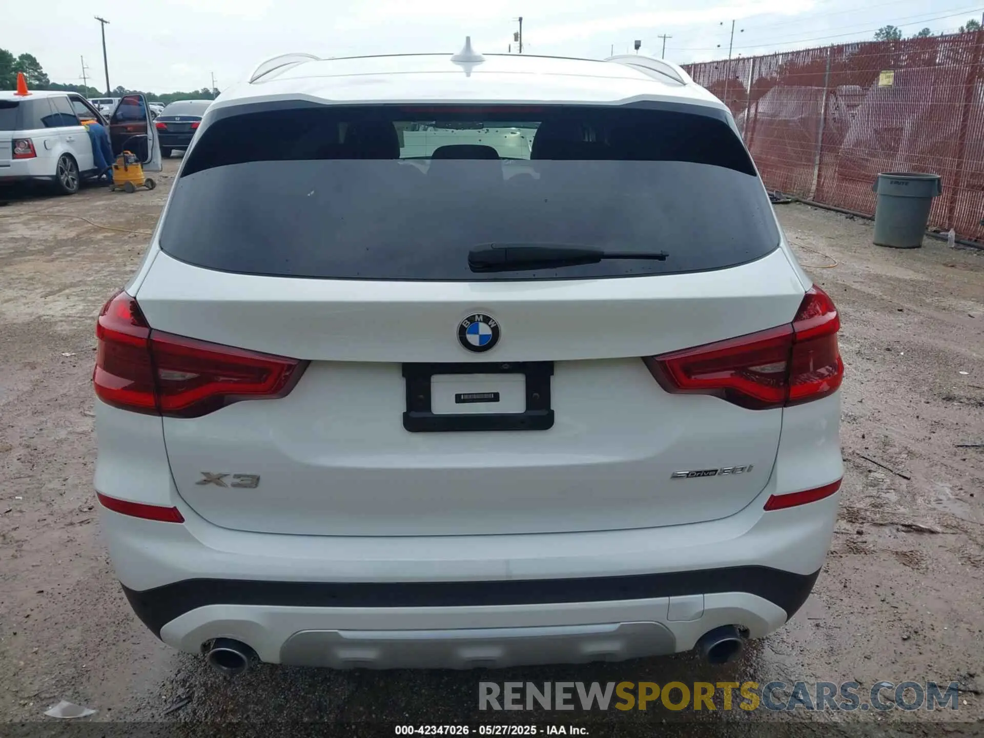 17 Photograph of a damaged car 5UXTY3C09LLU71701 BMW X3 2020
