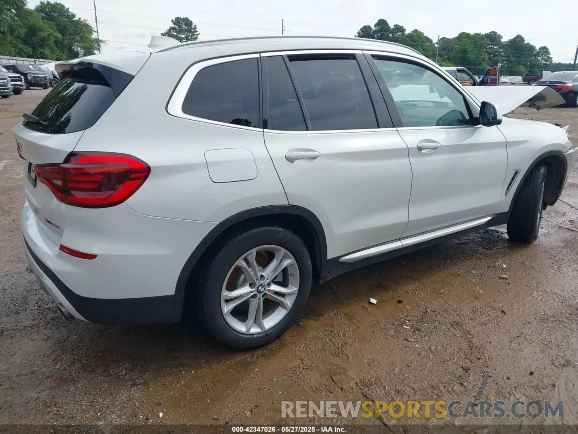 4 Photograph of a damaged car 5UXTY3C09LLU71701 BMW X3 2020