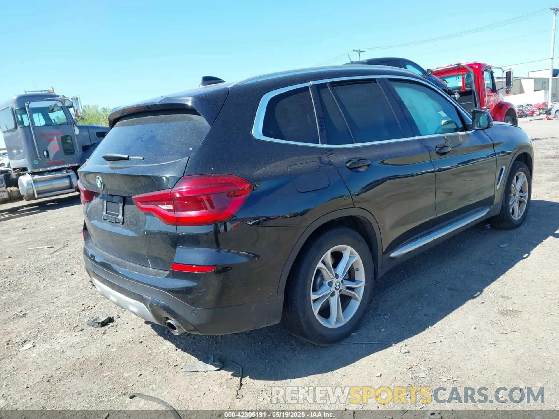 4 Photograph of a damaged car 5UXTY3C09LLU72718 BMW X3 2020