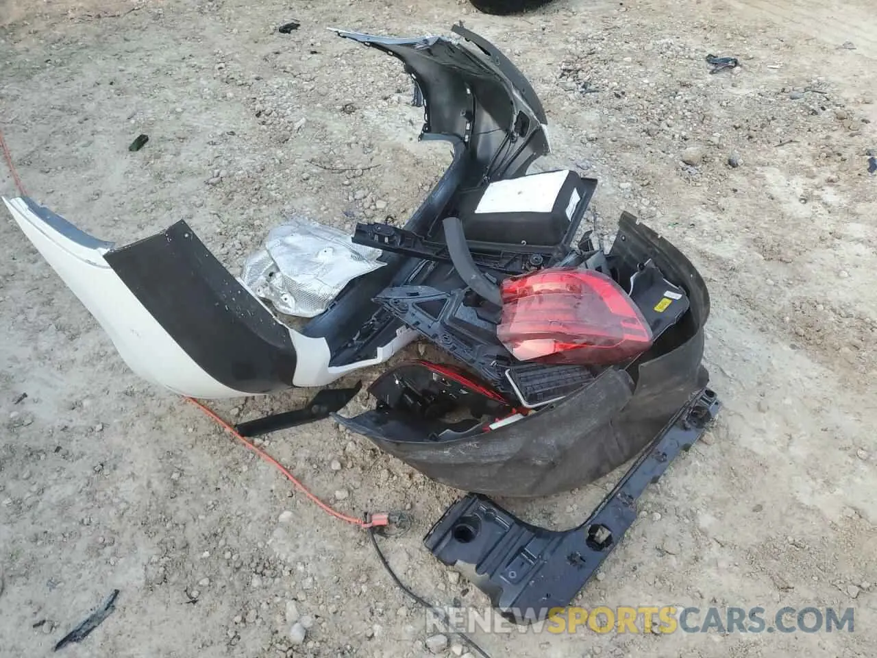 13 Photograph of a damaged car 5UXTY3C0XL9D57934 BMW X3 2020