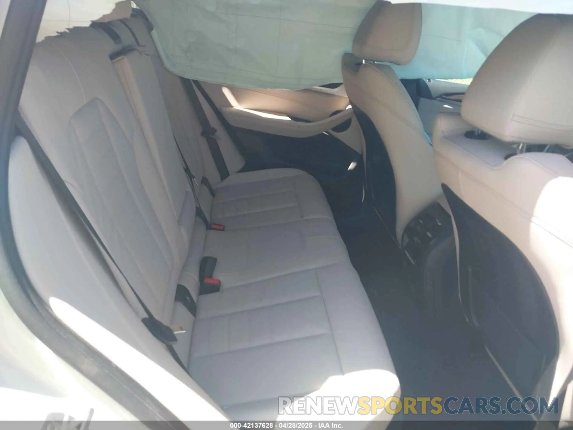 8 Photograph of a damaged car 5UXTY5C01LLT32755 BMW X3 2020