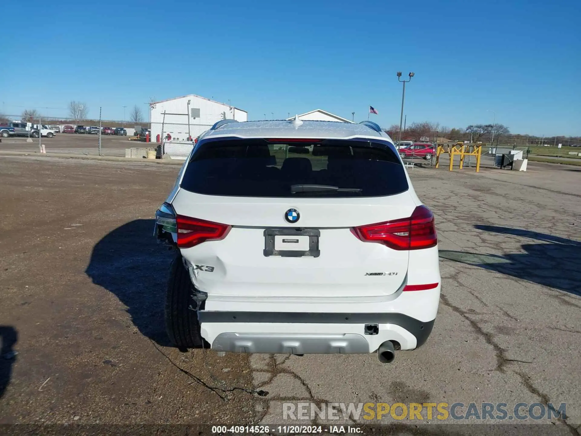 17 Photograph of a damaged car 5UXTY5C02L9D03572 BMW X3 2020