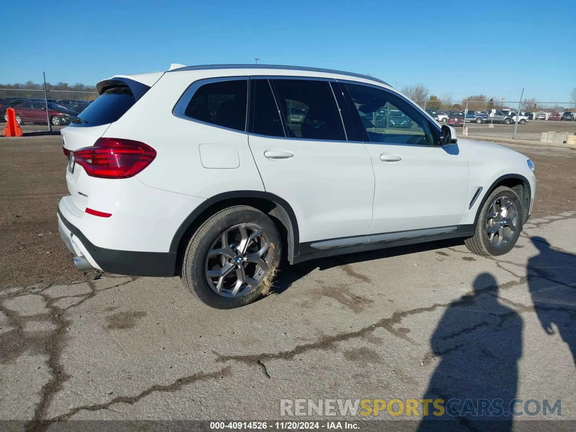 4 Photograph of a damaged car 5UXTY5C02L9D03572 BMW X3 2020