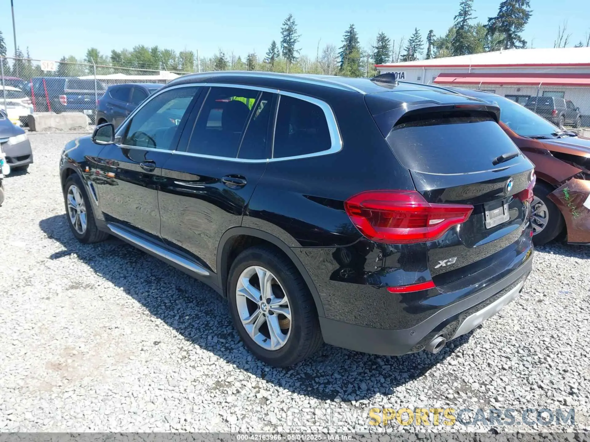 3 Photograph of a damaged car 5UXTY5C02LLT36913 BMW X3 2020