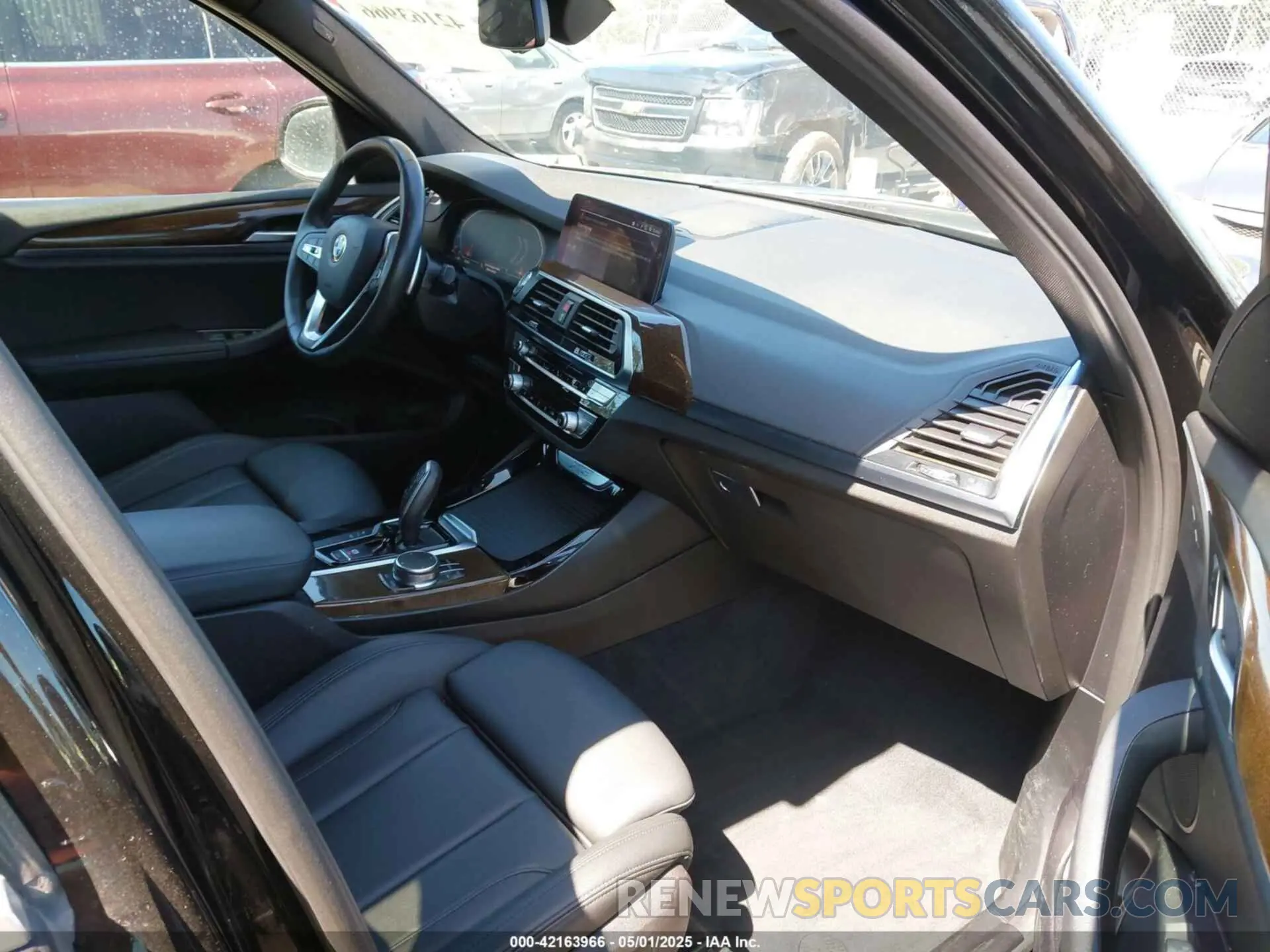 5 Photograph of a damaged car 5UXTY5C02LLT36913 BMW X3 2020