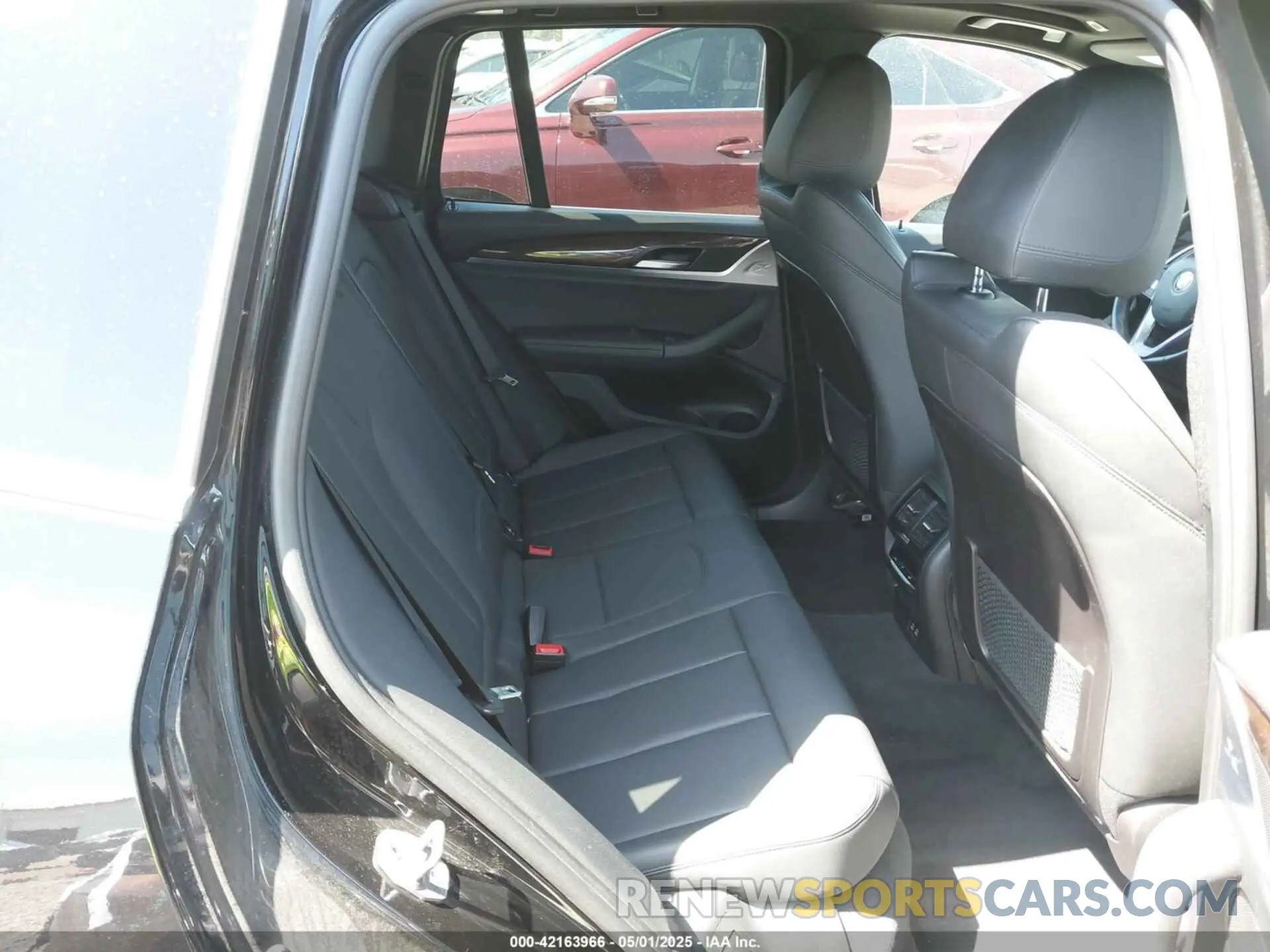 8 Photograph of a damaged car 5UXTY5C02LLT36913 BMW X3 2020