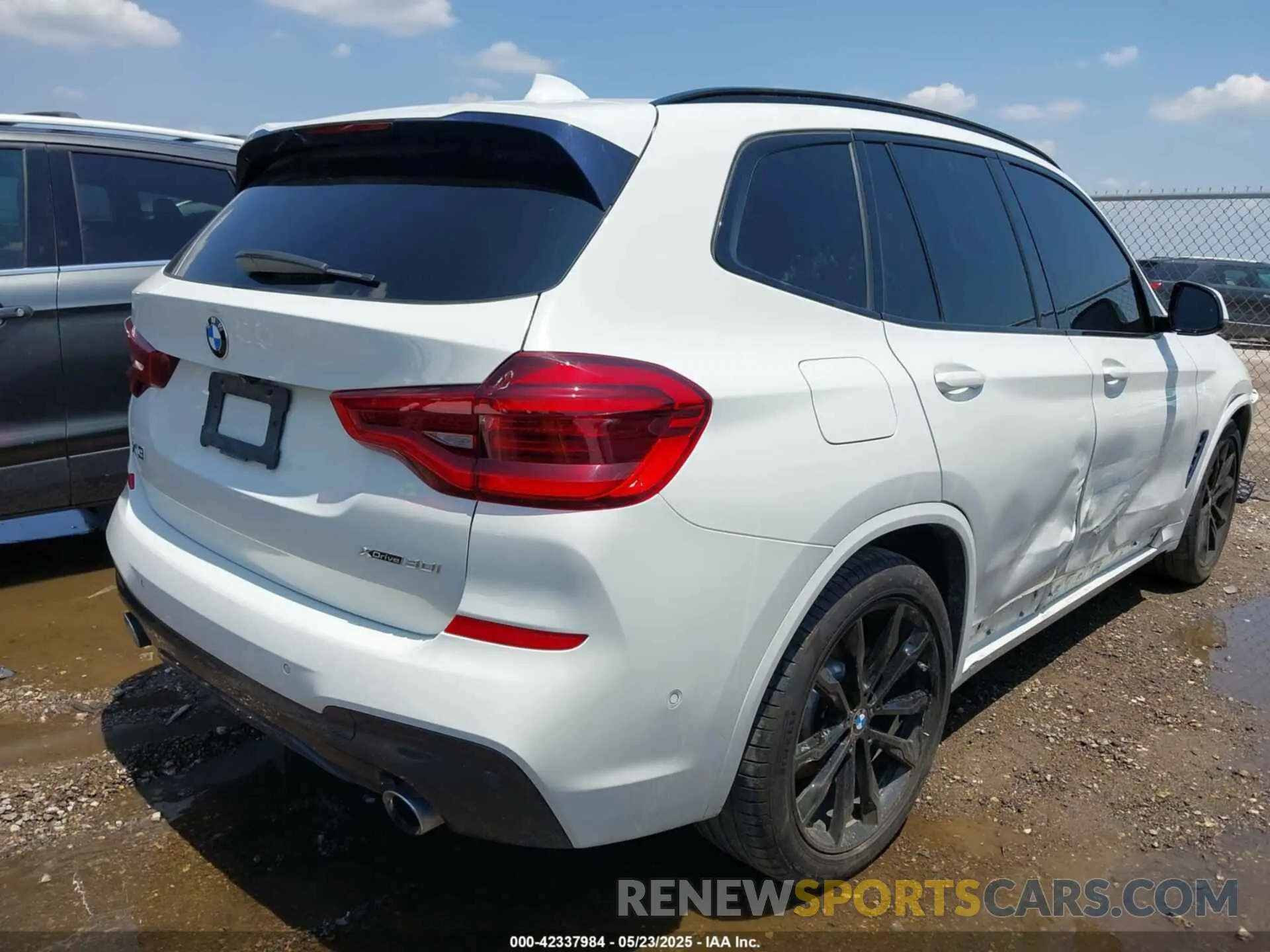 4 Photograph of a damaged car 5UXTY5C03L9B70109 BMW X3 2020