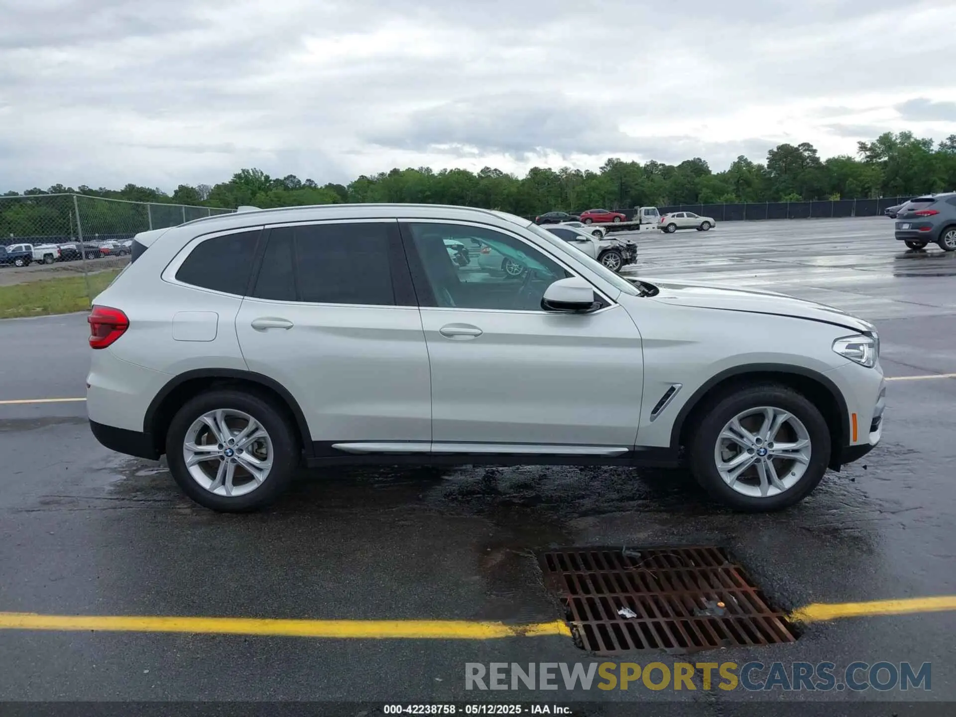 13 Photograph of a damaged car 5UXTY5C05L9B55188 BMW X3 2020