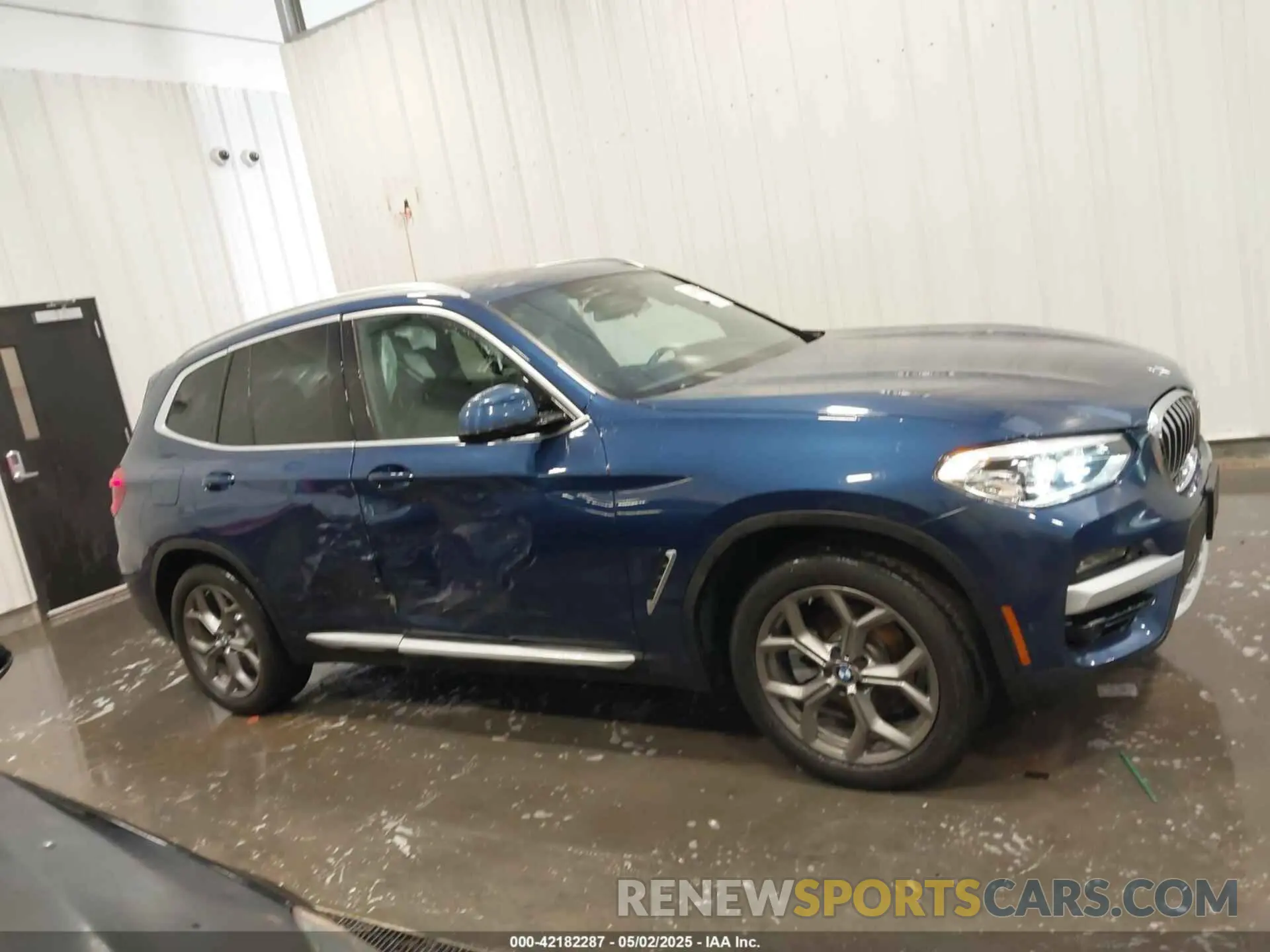 13 Photograph of a damaged car 5UXTY5C05L9B65106 BMW X3 2020