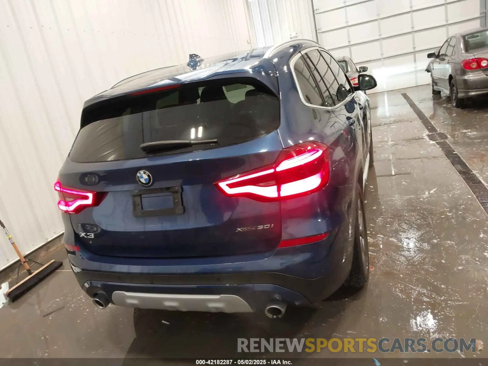 16 Photograph of a damaged car 5UXTY5C05L9B65106 BMW X3 2020