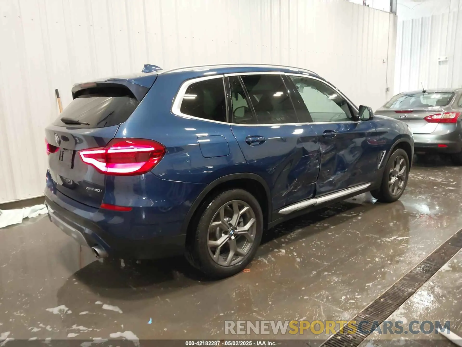 4 Photograph of a damaged car 5UXTY5C05L9B65106 BMW X3 2020