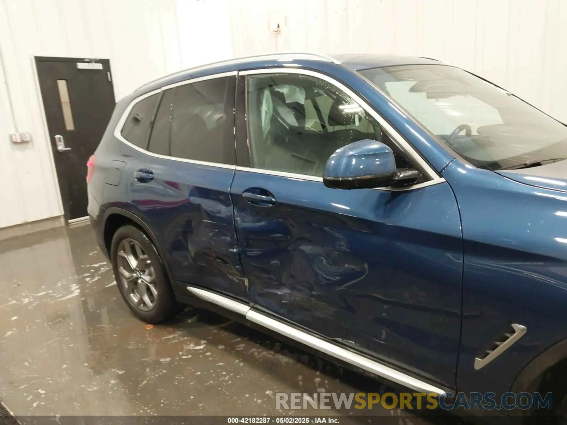 6 Photograph of a damaged car 5UXTY5C05L9B65106 BMW X3 2020