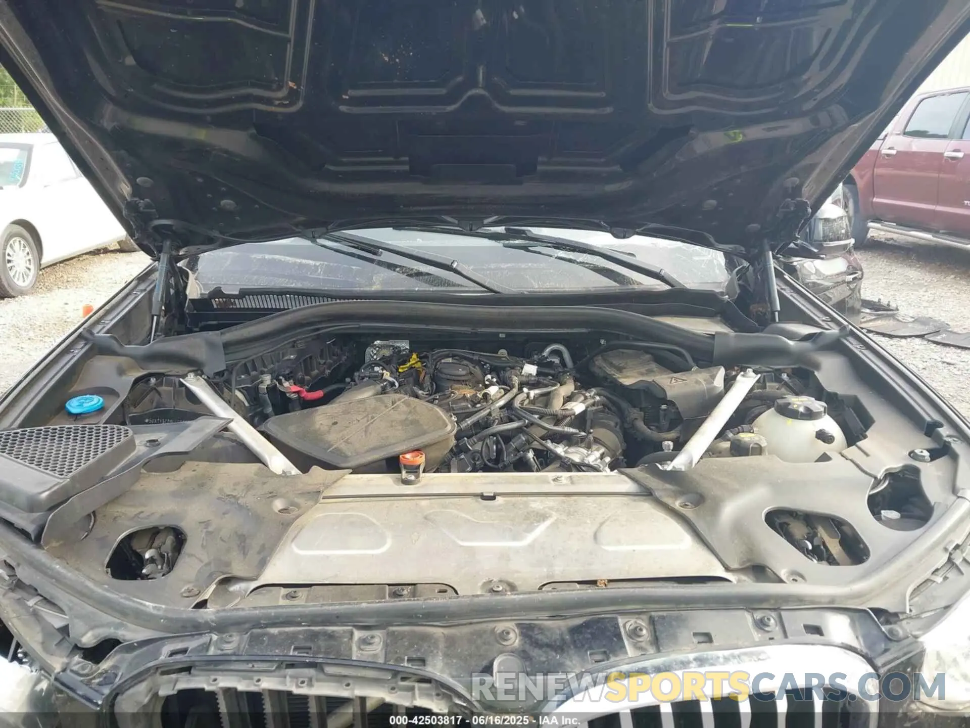 10 Photograph of a damaged car 5UXTY5C09LLE58039 BMW X3 2020