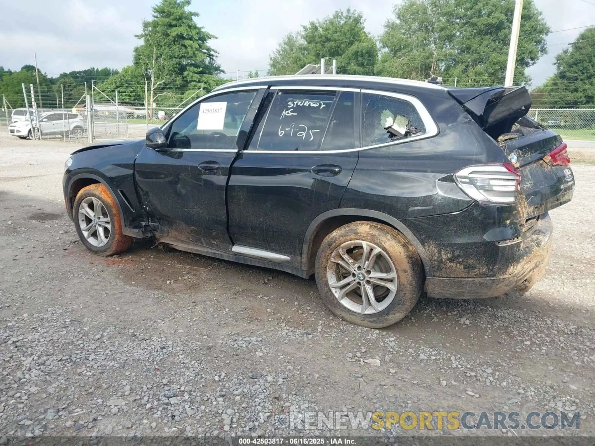 3 Photograph of a damaged car 5UXTY5C09LLE58039 BMW X3 2020