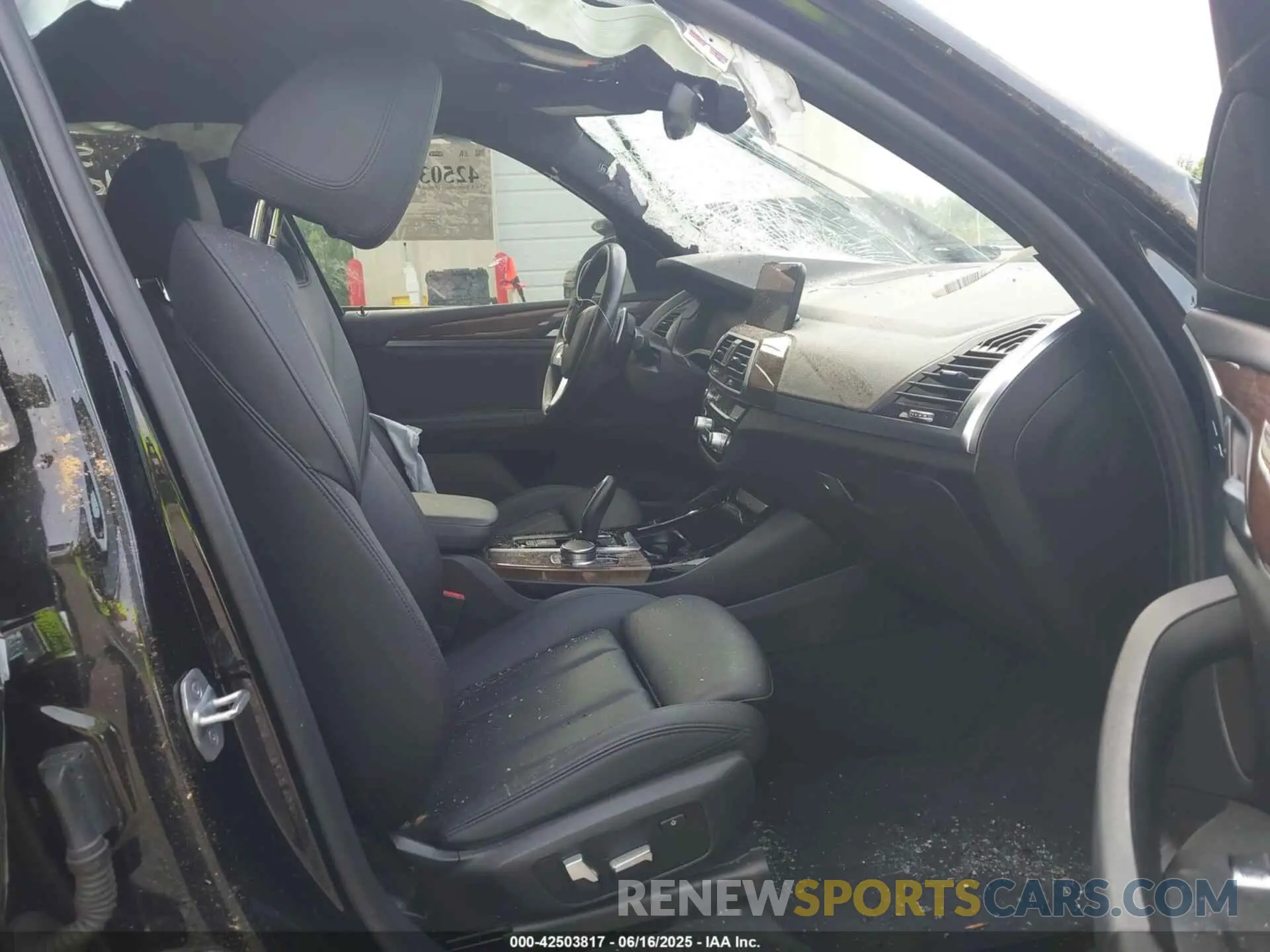 5 Photograph of a damaged car 5UXTY5C09LLE58039 BMW X3 2020