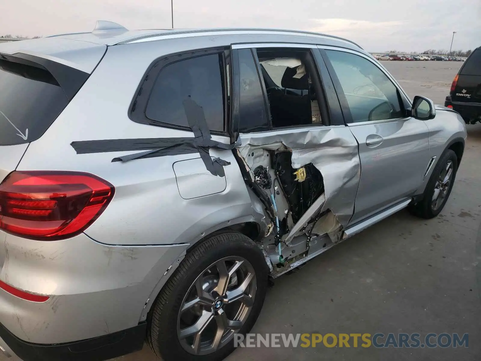 9 Photograph of a damaged car 5UXTY5C0XL9C84799 BMW X3 2020
