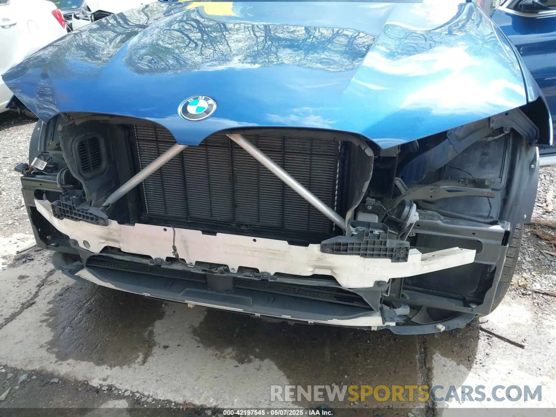 17 Photograph of a damaged car 5UXTY5C0XL9D50400 BMW X3 2020